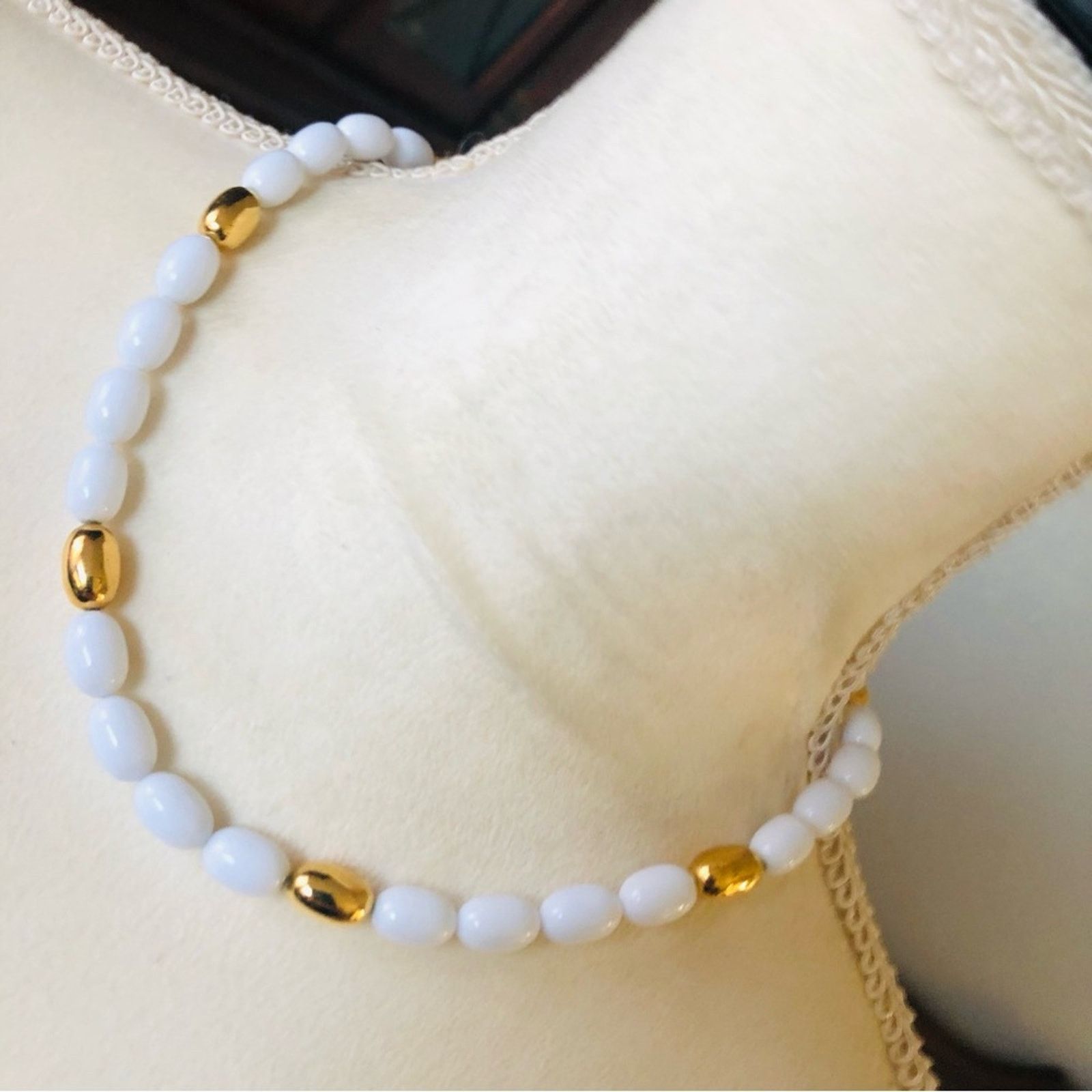Vintage Vintage Napier white and gold barrel bead necklace Size ONE SIZE - 1 Thumbnail