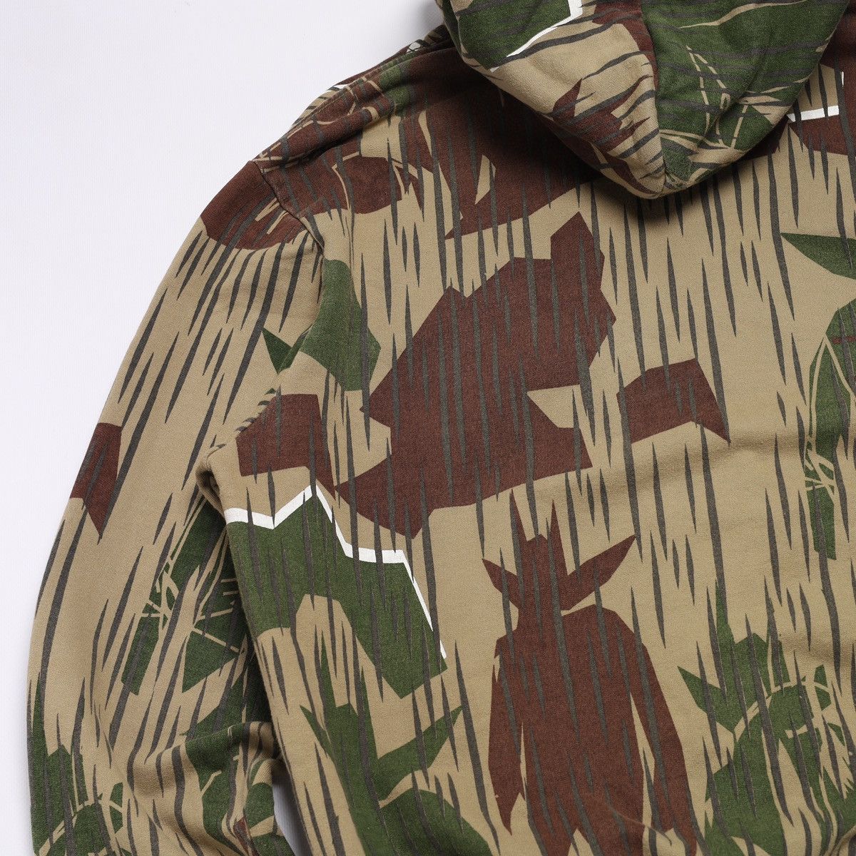 Maharishi Maharishi x Futura 00s Vintage Camo Printed Zip Hoodie Rare Size US L / EU 52-54 / 3 - 13 Thumbnail