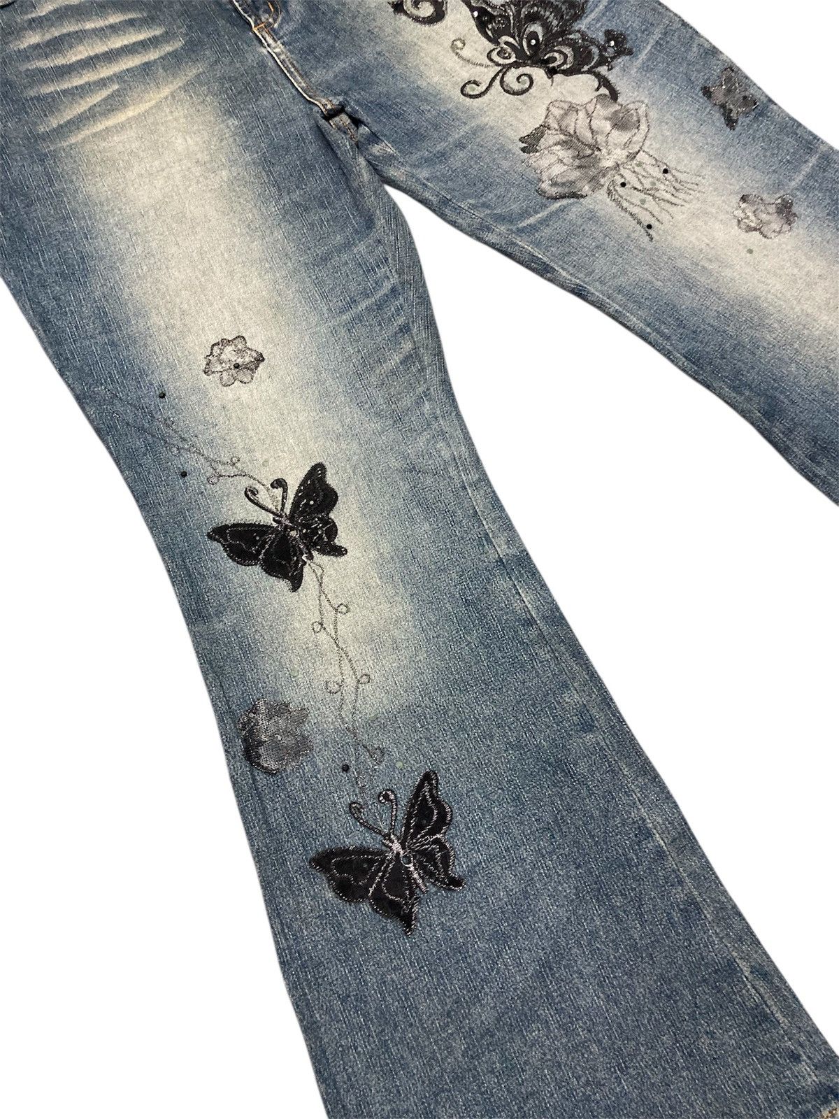 Japanese Brand Butterfly Embroidered Flare Jeans Size 30" / US 8 / IT 44 - 2 Thumbnail