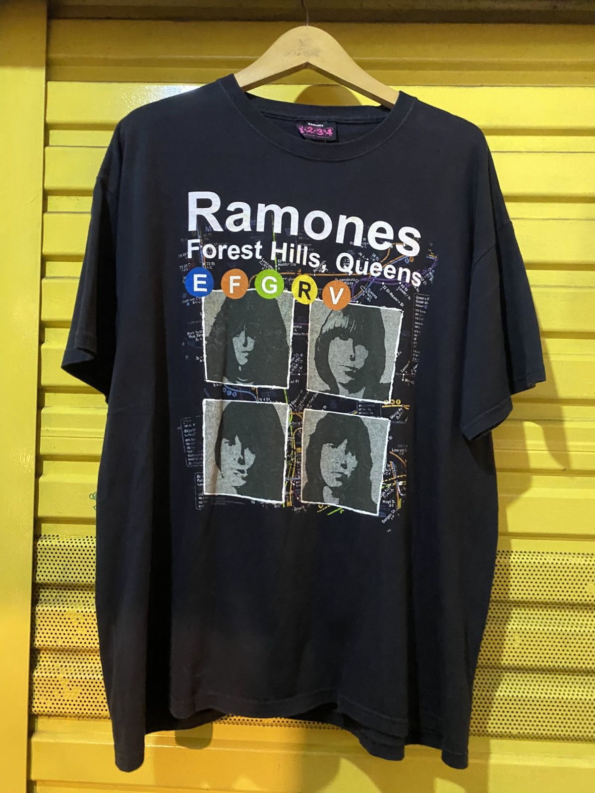 Band Tees Ramones 1234 Size US XL / EU 56 / 4 - 1 Thumbnail