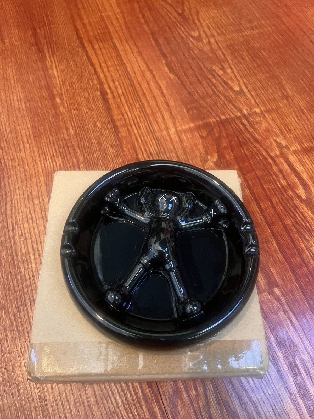 Kaws Original Fake Ashtray 2008 Size ONE SIZE - 7 Thumbnail