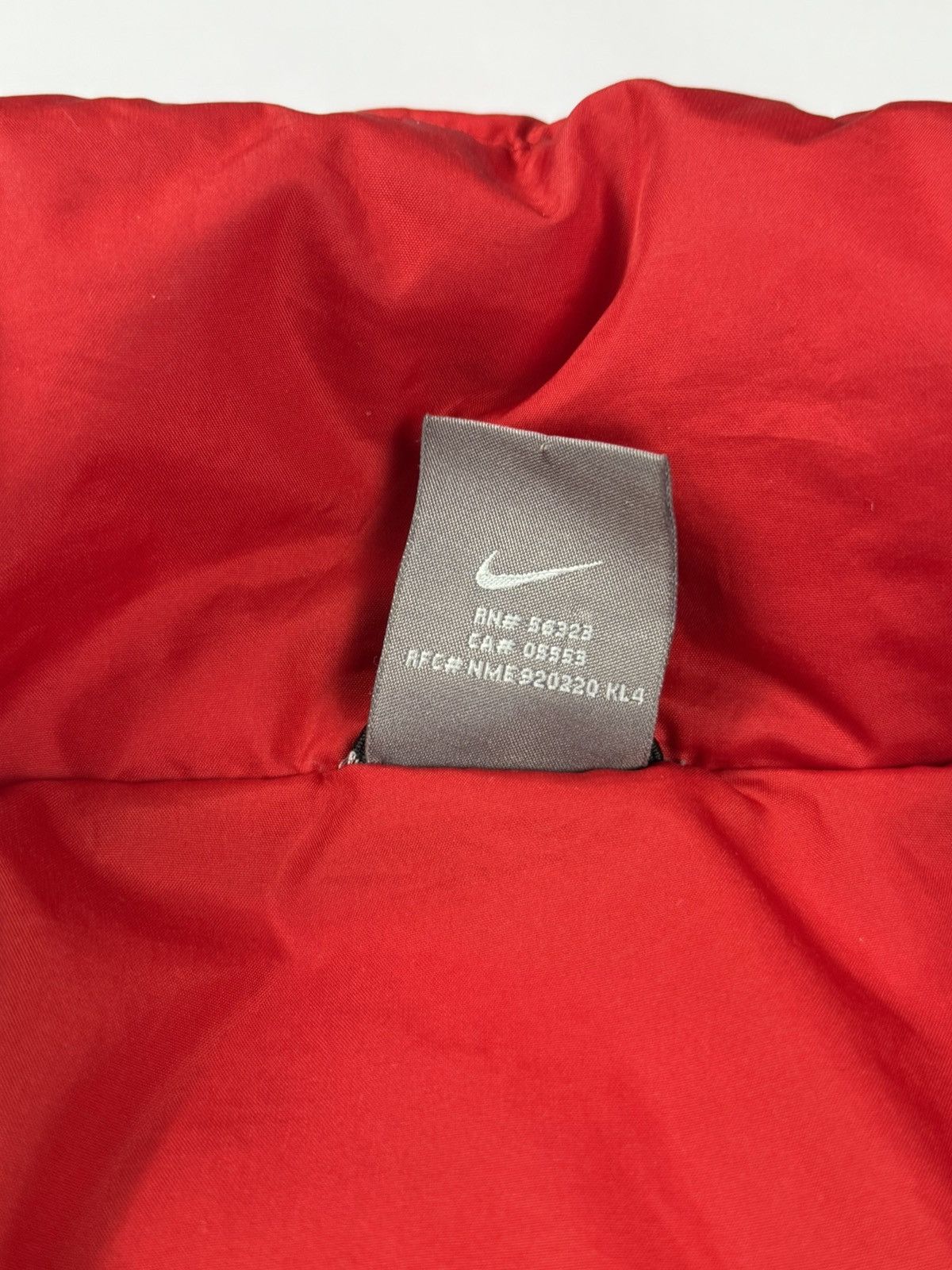 Nike Vintage Nike Puffer Red Down Jacket Y2K Size L Size US L / EU 52-54 / 3 - 11 Thumbnail