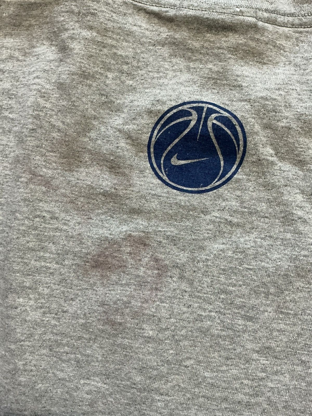 Nike Vintage Nike Basketball Baron Davis Center Swoosh T-Shirt Size US L / EU 52-54 / 3 - 8 Thumbnail