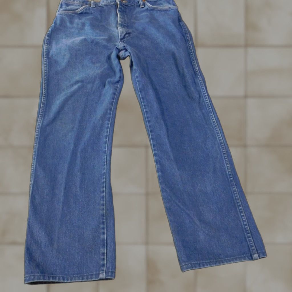 Wrangler Wrangler Jeans Mens Regular 32x29 Denim Straight 13MWZ Cowboy Light Blue Cotton Denim Zipper Pockets Size US 32 / EU 48 - 1 Thumbnail