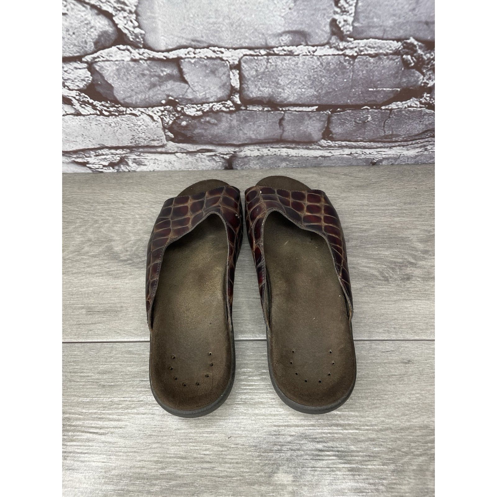 Mephisto Mephisto Brown Leather Croc Embossed Slip On Slides Sandals Size US 5 / IT 35 - 19 Thumbnail