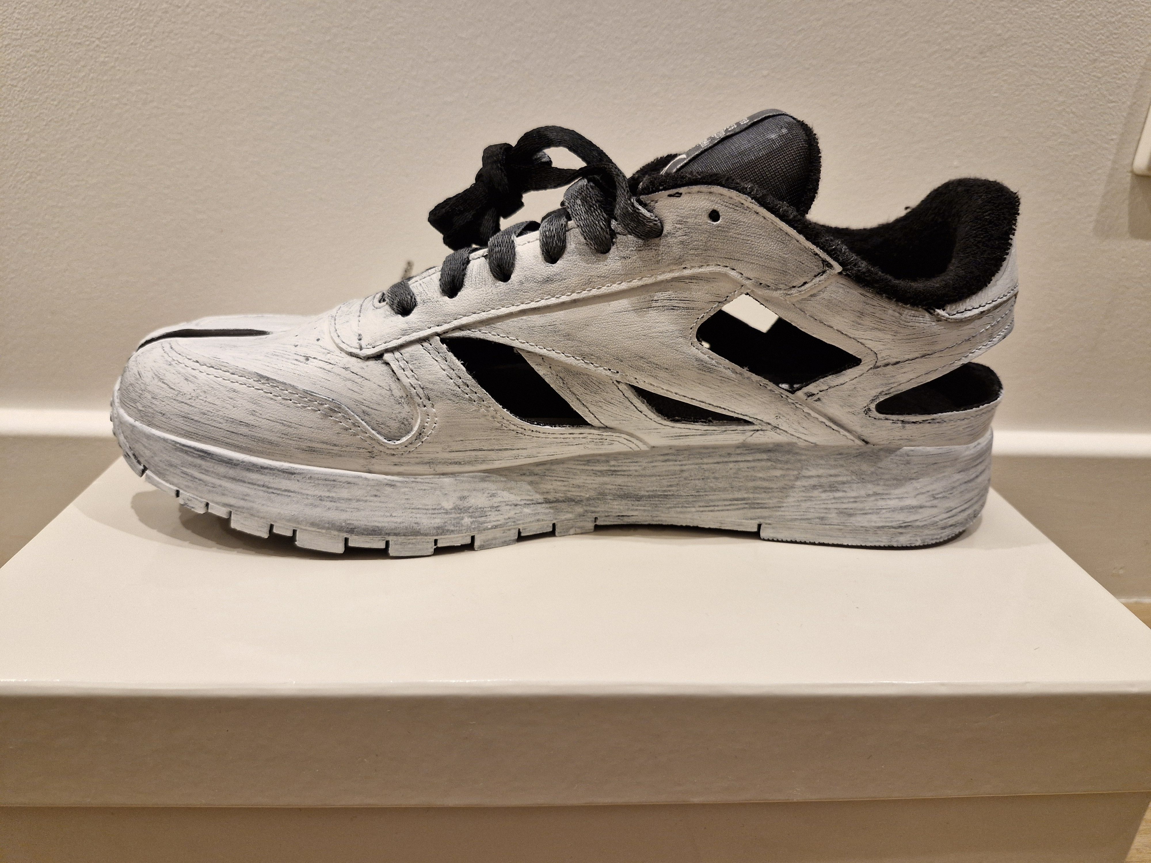 Maison Margiela × Reebok White painted Tabi sneakers Size US 10.5 / EU 43-44 - 6 Thumbnail