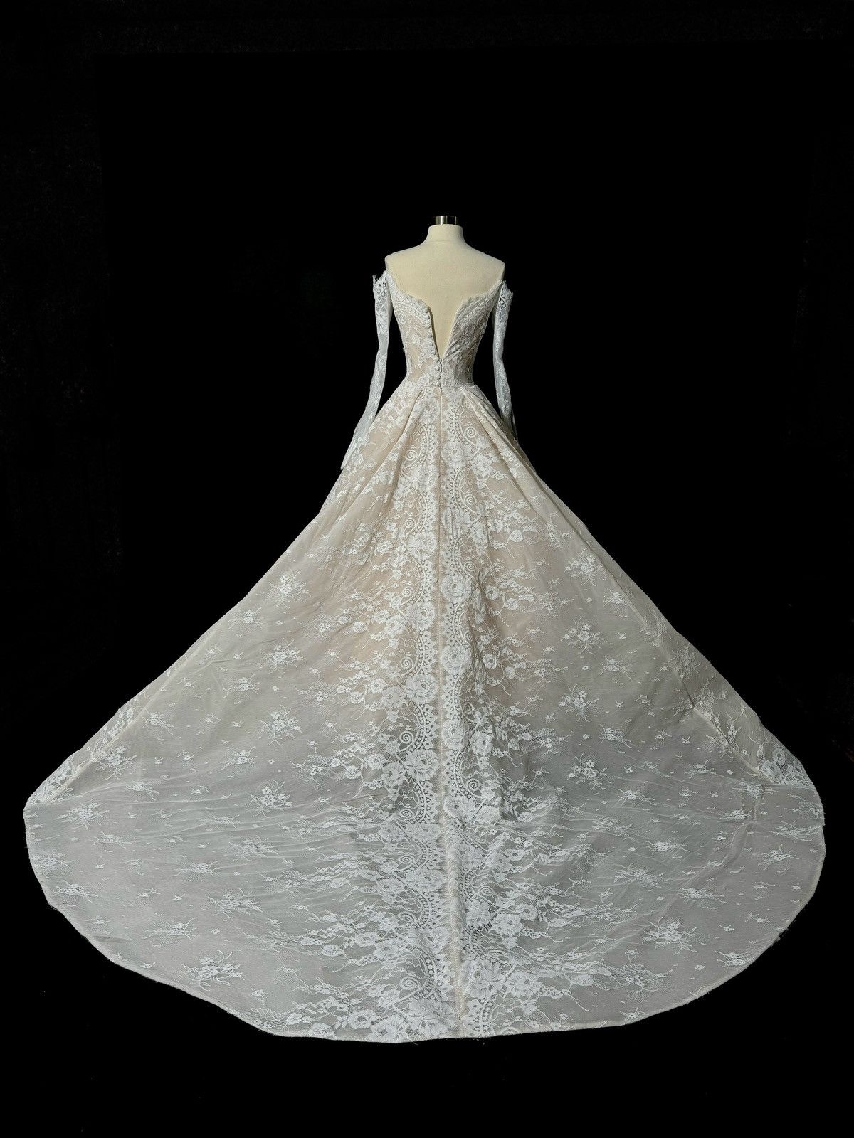 Other Preloved US 2 Anna Augusta Off-Shoulder Bridal Gown Size XS / US 0-2 / IT 36-38 - 10 Thumbnail