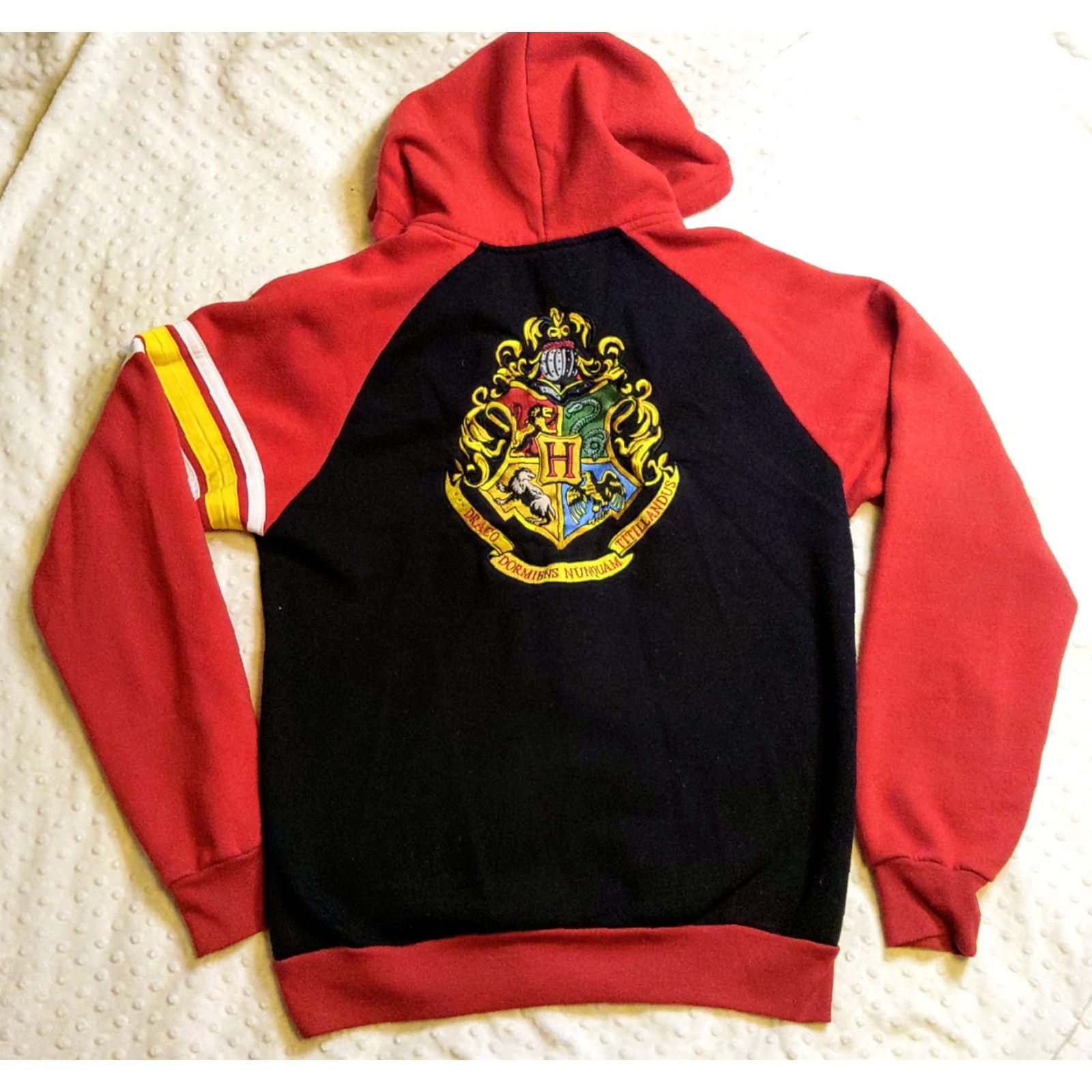 Vintage **Harry Potter Hogwarts Maroon 1/4 Zip Hoodie Sweatshirt Large** User: **Hogwarts Maroon 1/4 Zip Harry Potter Hoodie Sweatshirt Large** Size L / US 10 / IT 46 - 7 Thumbnail