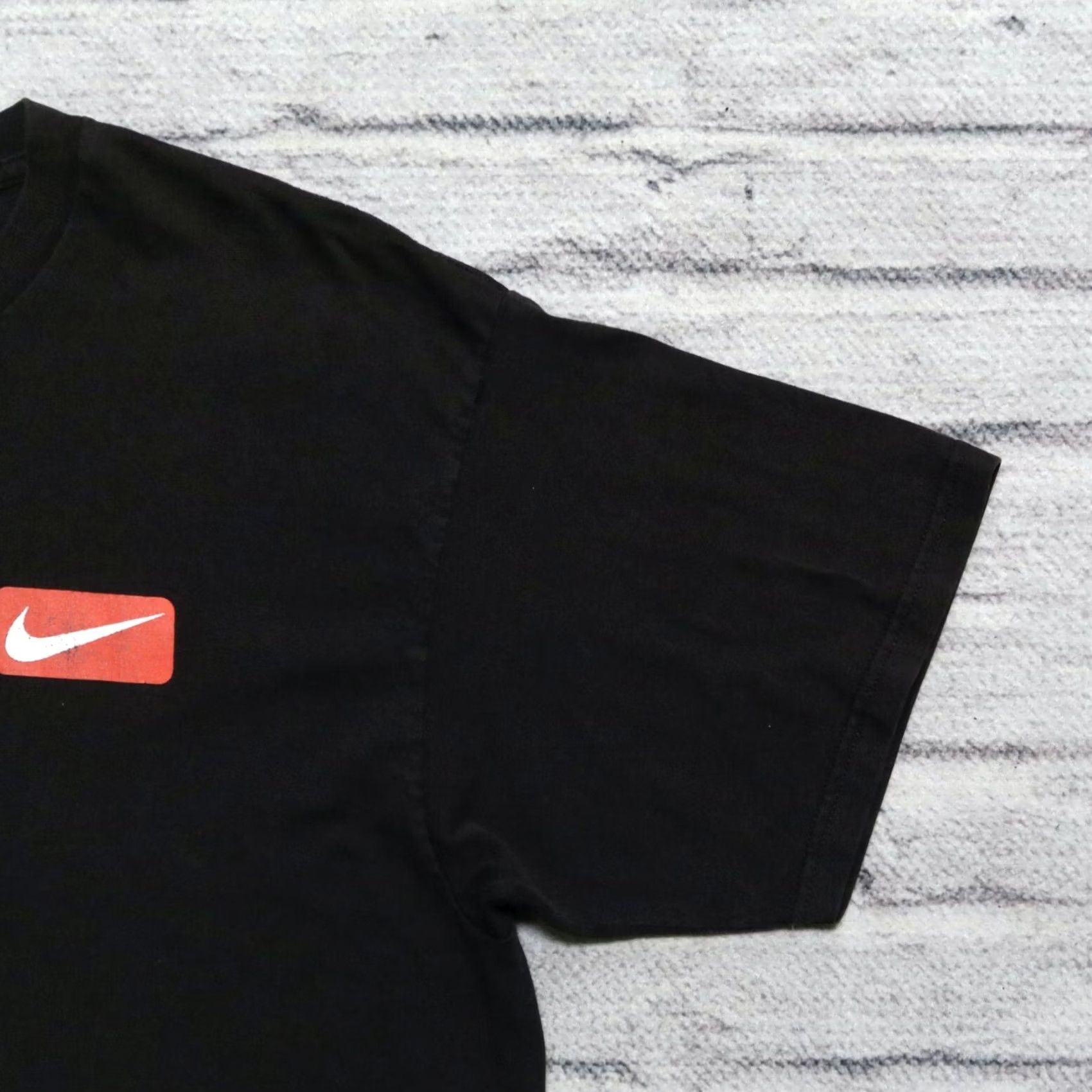 Nike VINTAGE Nike Big Swoosh Logo Shirt Mens L Black Size US L / EU 52-54 / 3 - 7 Thumbnail