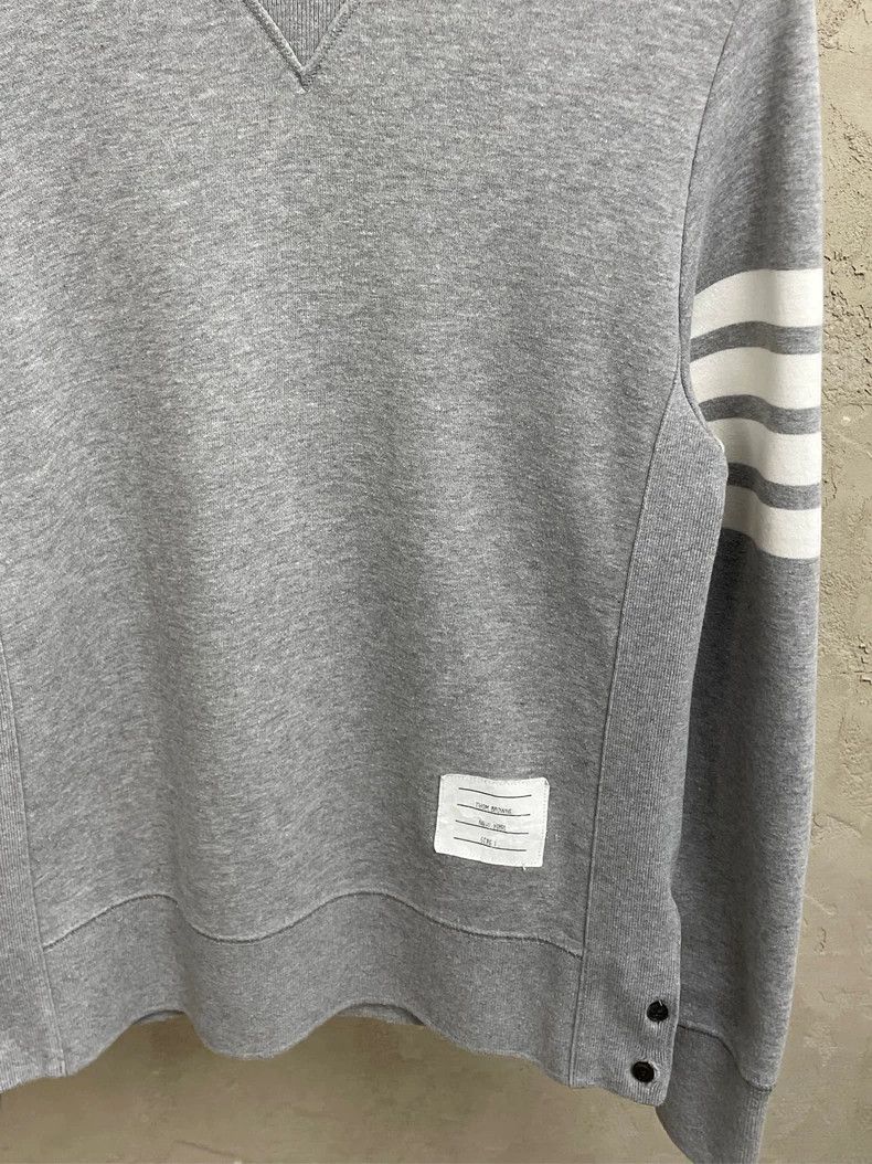 Thom Browne Thom browne Gray four-striped round-neck sweatshirt 2504-Ne Size US S / EU 44-46 / 1 - 3 Thumbnail