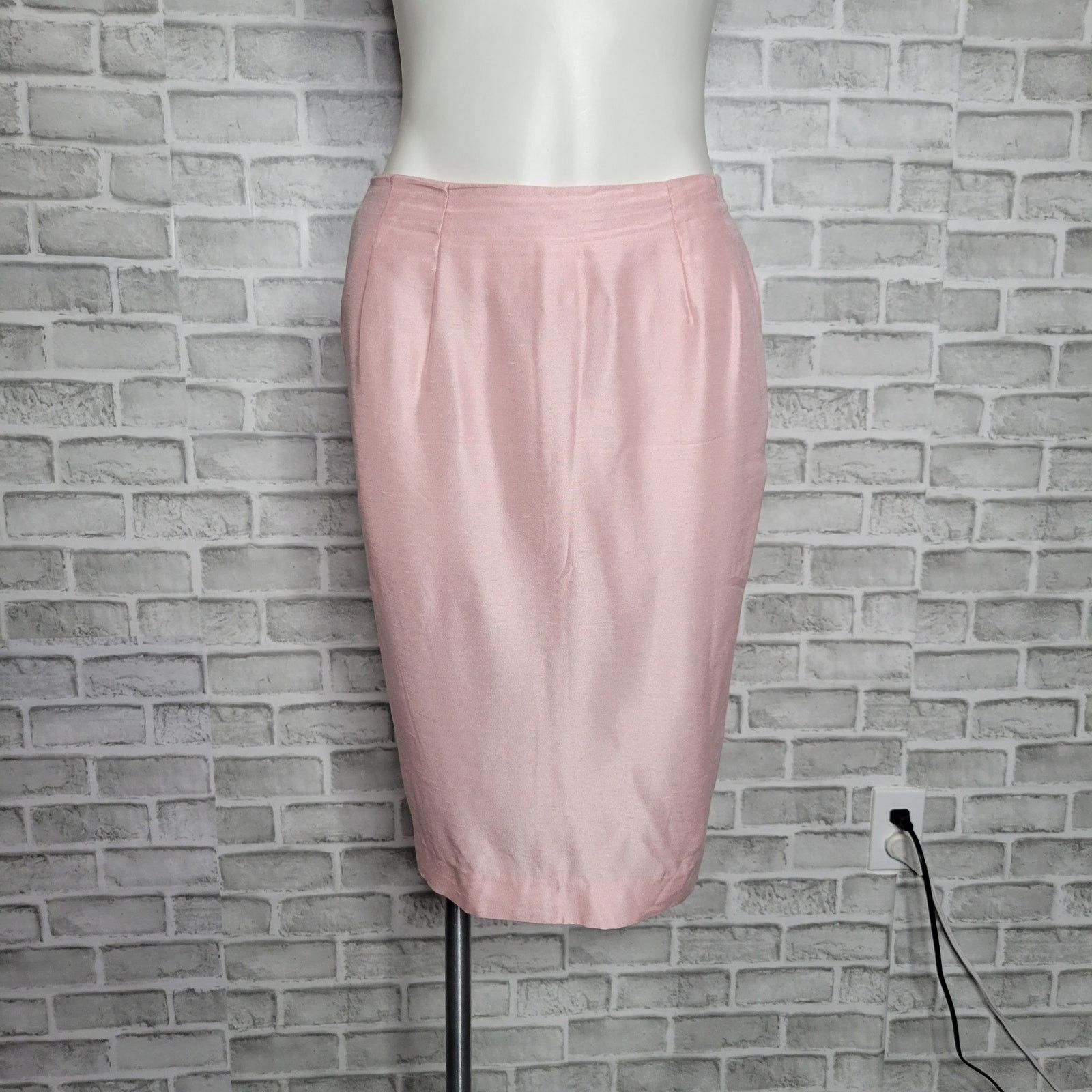 Vintage VTG 80s Madonna Pink, Lace & Sequin 2 Piece Skirt/Blazer Set Size 28" / US 6 / IT 42 - 4 Thumbnail