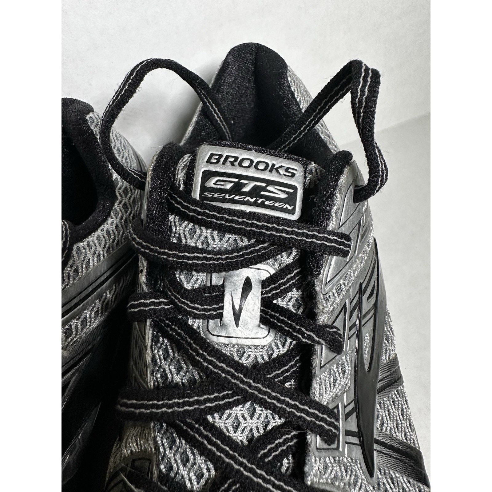 Brooks Brooks Adrenaline GTS 17 Running Shoes Sz 7-D Black/Silver Size US 7 / EU 40 - 7 Thumbnail