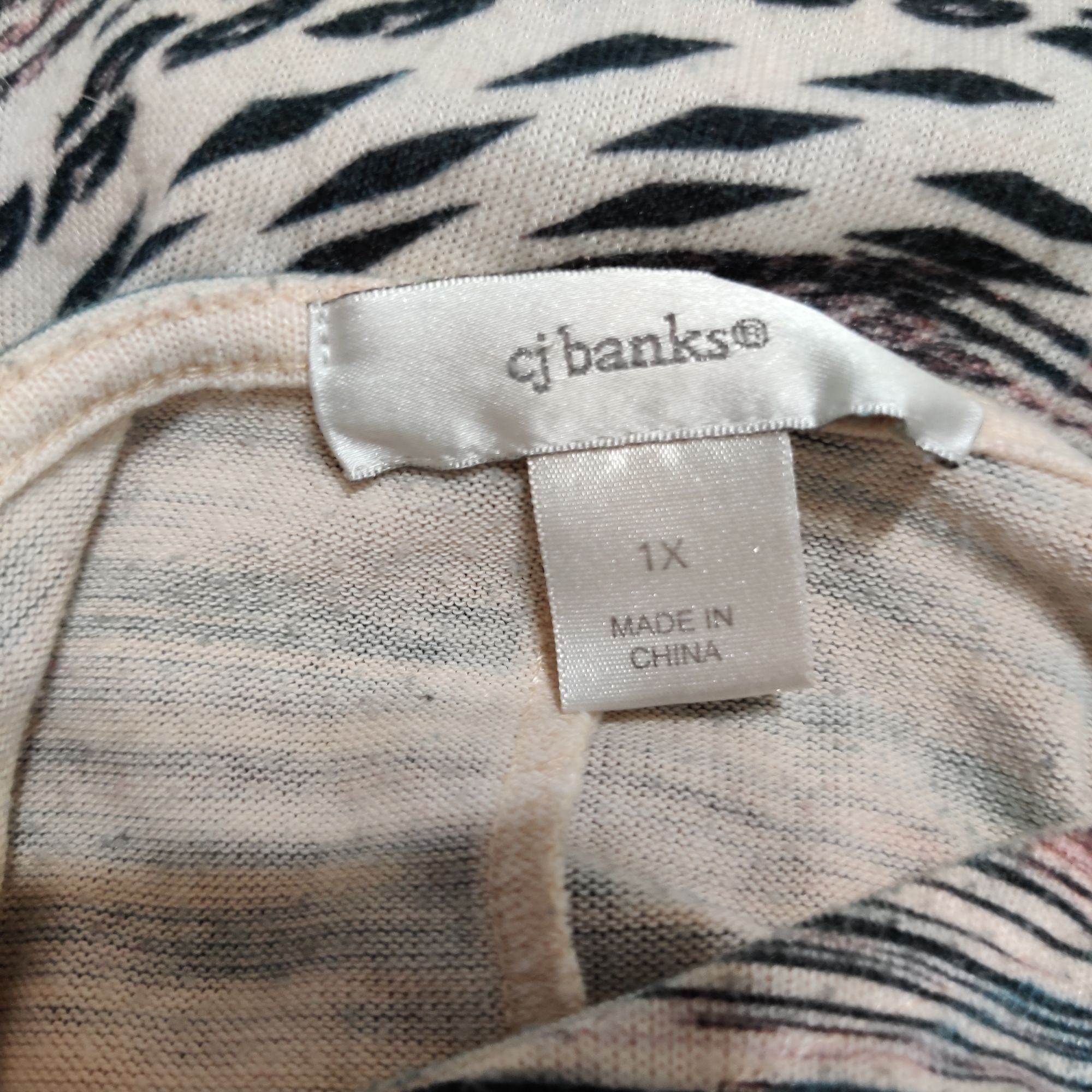 Other CJ Banks Plus Size 1X Abstract Beaded Tunic Top Batwing Slee Size XL / US 12-14 / IT 48-50 - 6 Thumbnail
