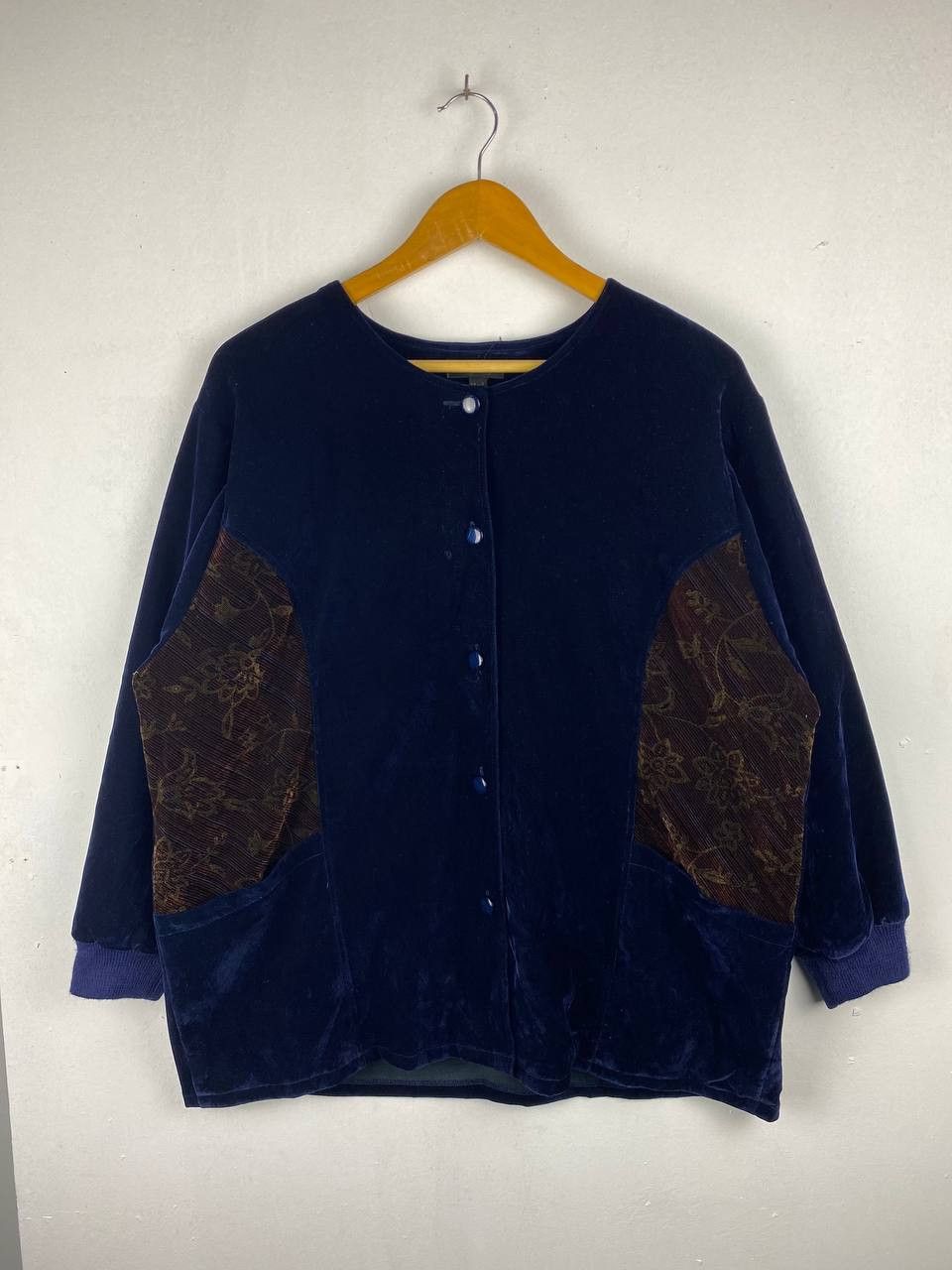 Japanese Brand japanese brand velvet jacket sherpa lining nice design Size US L / EU 52-54 / 3 - 1 Thumbnail
