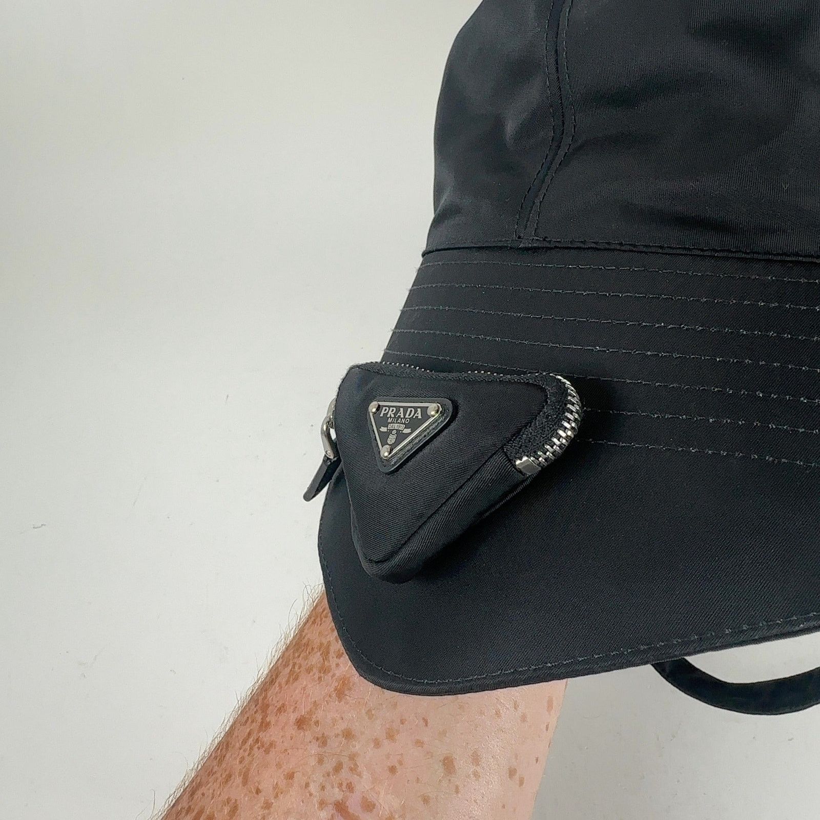 Prada Prada Pouch Re-Nylon Bucker Hat Size ONE SIZE - 3 Thumbnail