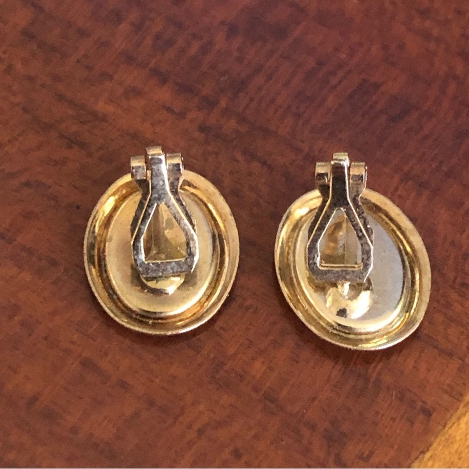 Vintage Vintage oval black enamel gold plated clip on earrings Size ONE SIZE - 3 Thumbnail