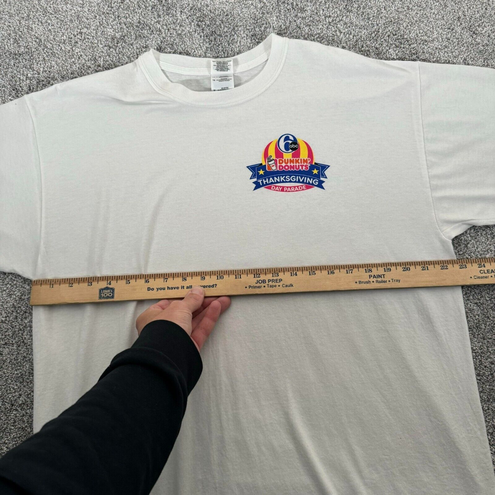 Gildan Dunkin Donuts T-Shirt Men XL Thanksgiving Day Parade ABC USA Size US XL / EU 56 / 4 - 7 Thumbnail