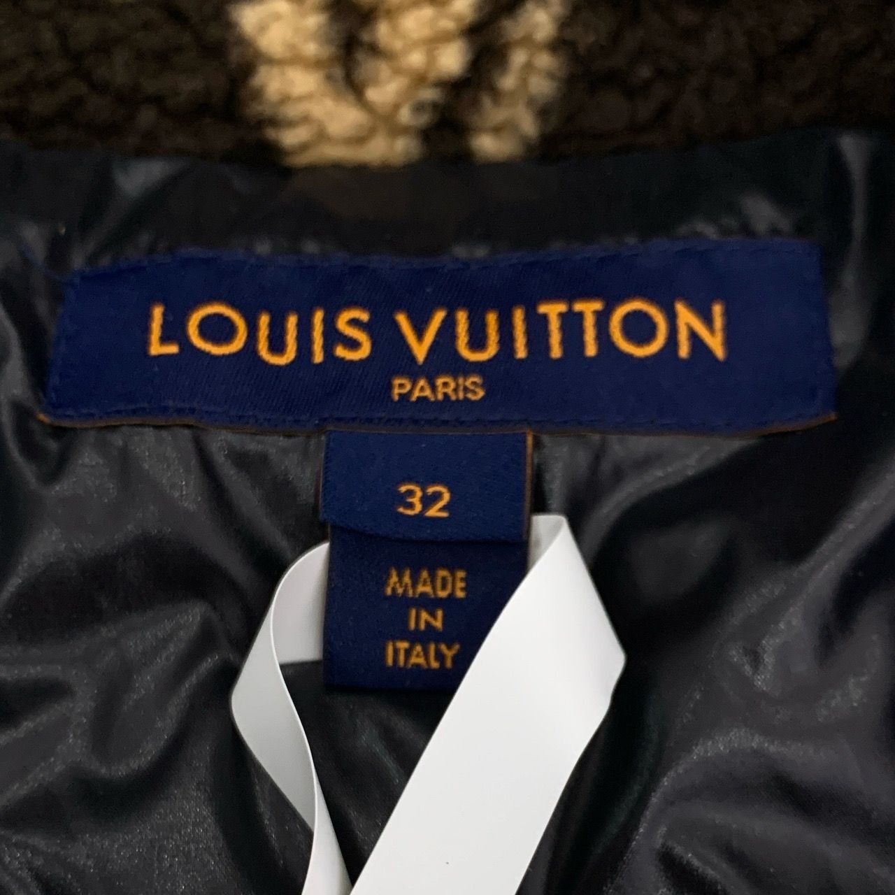 Louis Vuitton Louis Vuitton Logo Print Black Hooded Down Vest (Size 32) Size XXS / US 00 / IT 34 - 2 Thumbnail