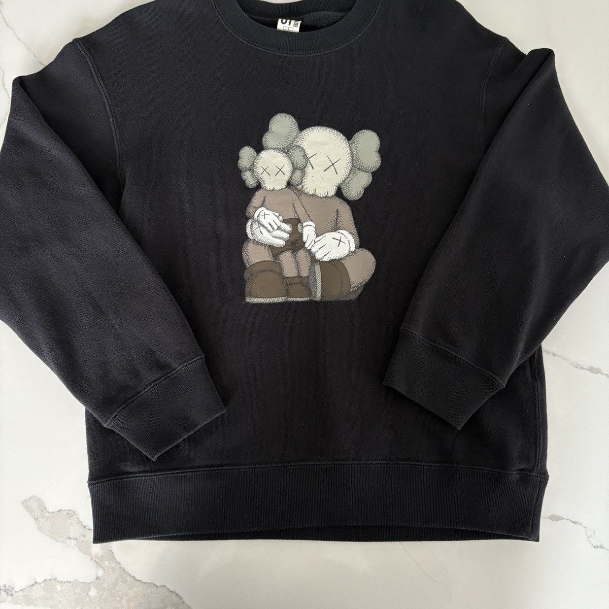 Kaws × Uniqlo Kaws Uniqlo Crewneck Sweatshirt Size US S / EU 44-46 / 1 - 1 Thumbnail