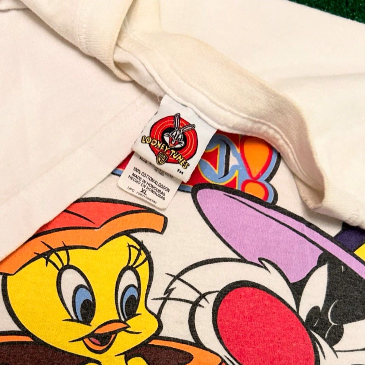 Vintage VINTAGE 90s Looney Tunes Halloween Cartoon Tweety Sylvester VTG 2002 Shirt XL White Men Short Sleeve T-Shirt Anime Graphics Mens Size US XL / EU 56 / 4 - 2 Thumbnail