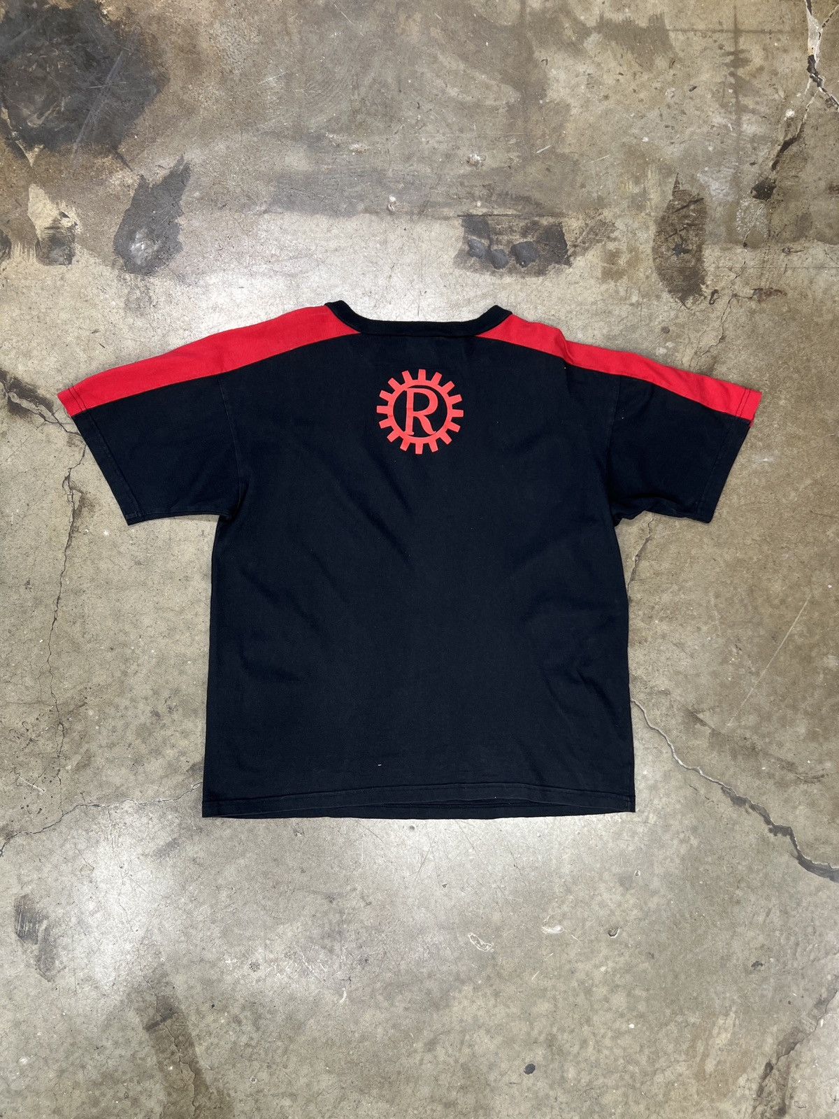 Vintage Vintage 1999 Rage Against the Machine Vneck XL Size US XL / EU 56 / 4 - 5 Thumbnail