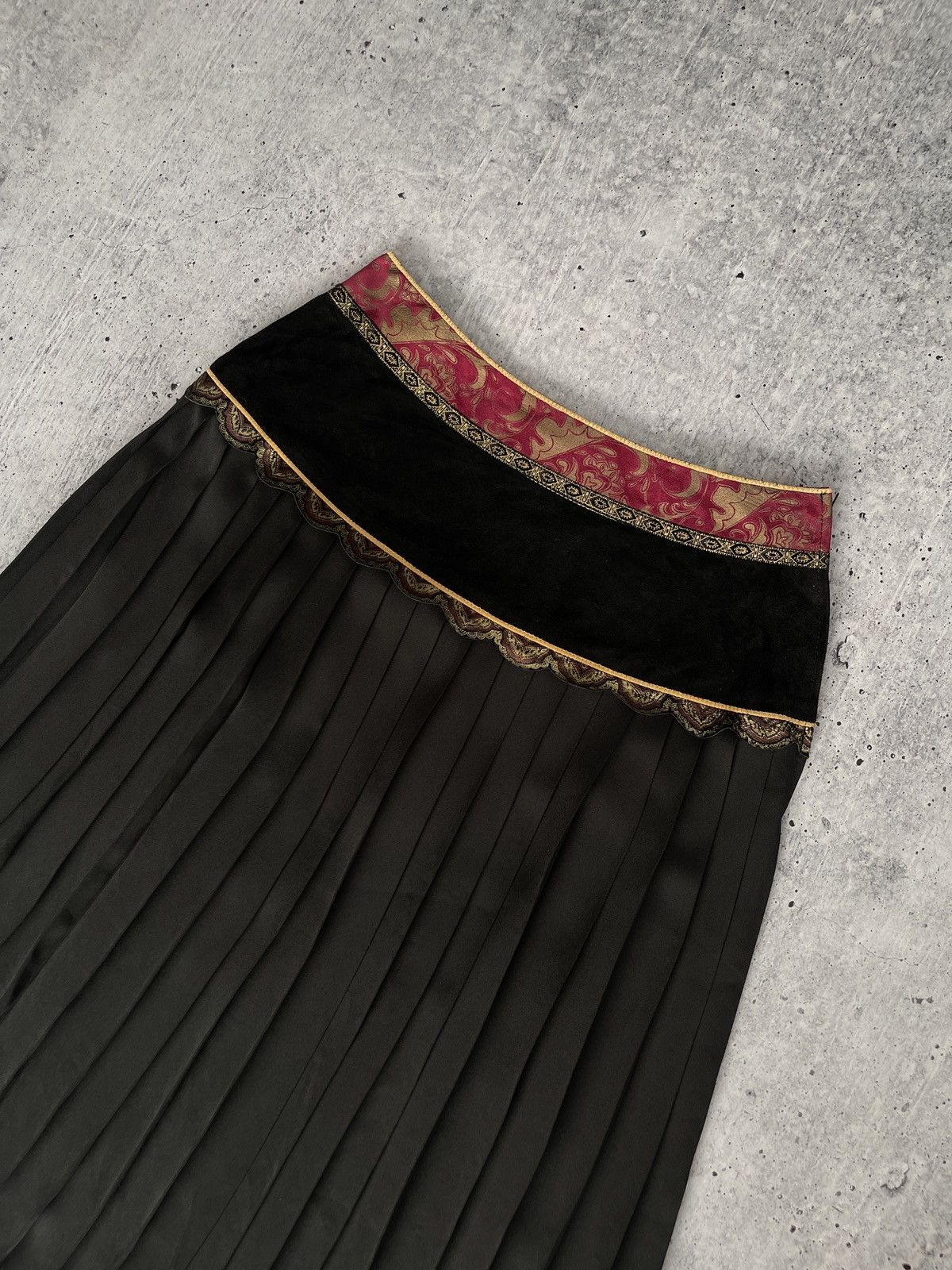 Roberto Cavalli Roberto Cavalli Leather and Silk Skirt Size S Size 25" / US 0 / IT 36 - 11 Thumbnail