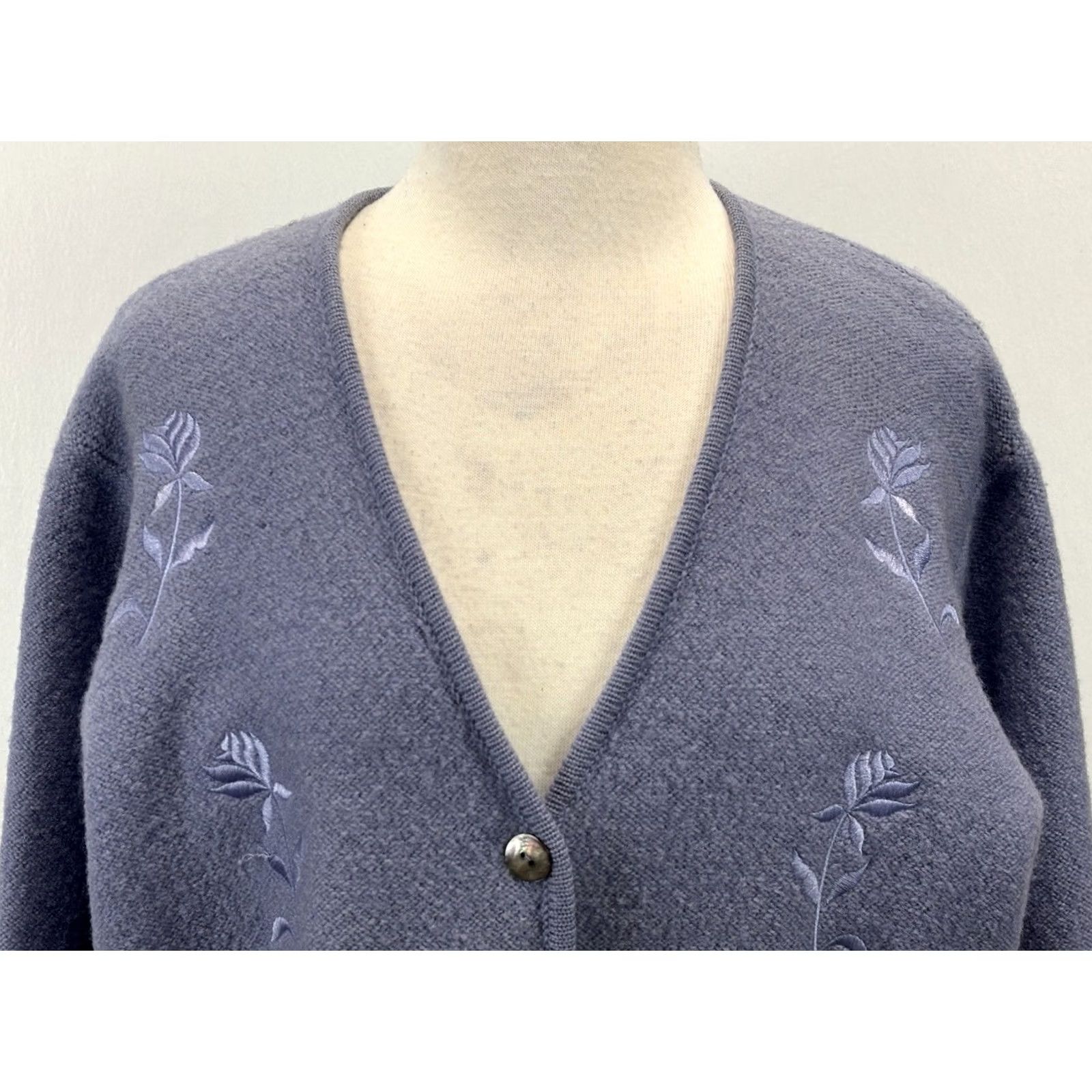 Vintage VINTAGE Herman Geist Cardigan Women's 1X Plus Wool Embroidered Floral Lavender 90s Sweater V-Neck long sleeve Mens? Size XL / US 12-14 / IT 48-50 - 5 Thumbnail