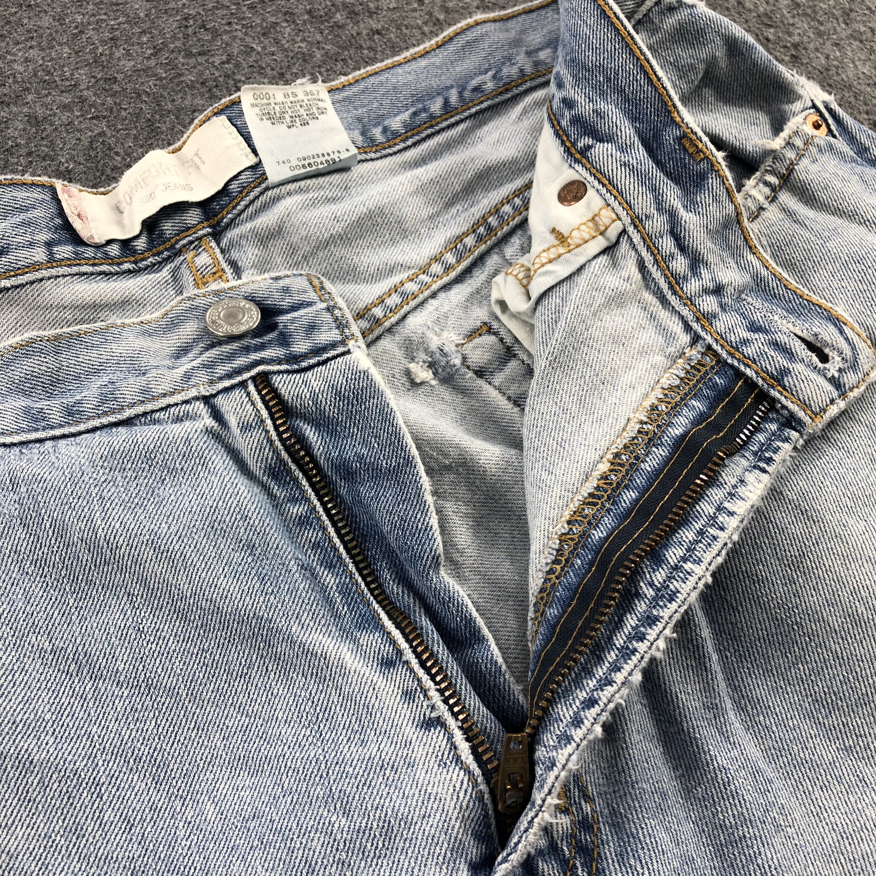 Levi's Light Washed Denim Vintage Levis Jeans Lot 550-J922 Size US 34 / EU 50 - 8 Thumbnail