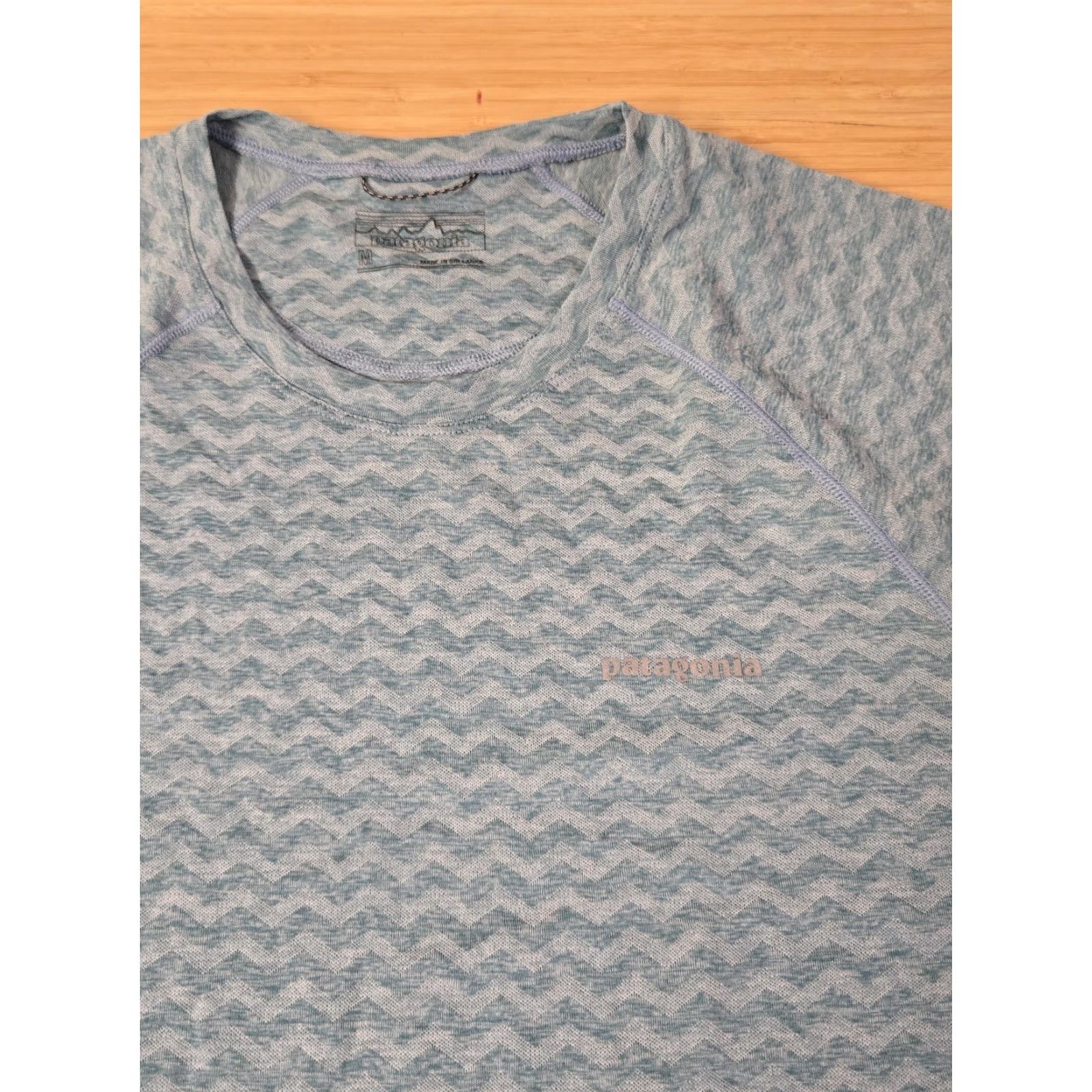 Patagonia Patagonia Shirt Mens M Blue Wave Pattern Raglan Short Sleeve Performance Jersey Polyester Crew Neck T-Shirt Size US M / EU 48-50 / 2 - 2 Thumbnail