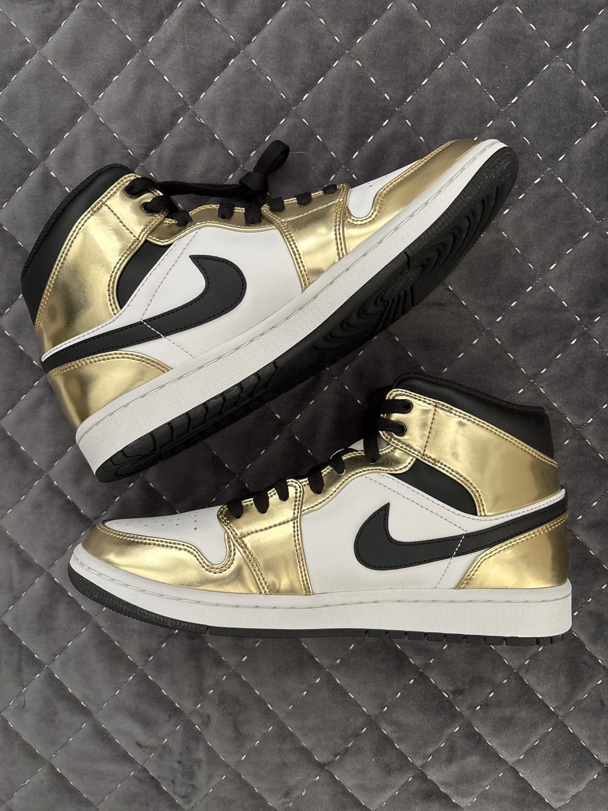 Nike AIR JORDAN 1 MID SE “Metallic Gold” Size US 12 / EU 45 - 1 Thumbnail