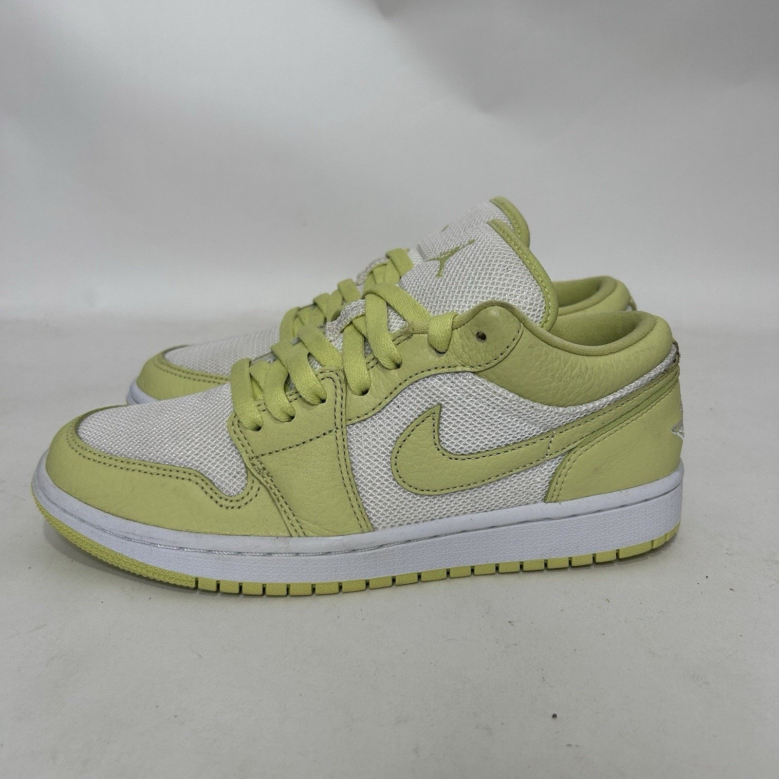 Jordan Brand Nike Air Jordan 1 Low WMNS “Limelight/White Light Green” Size US 8.5 / IT 38.5 - 6 Thumbnail