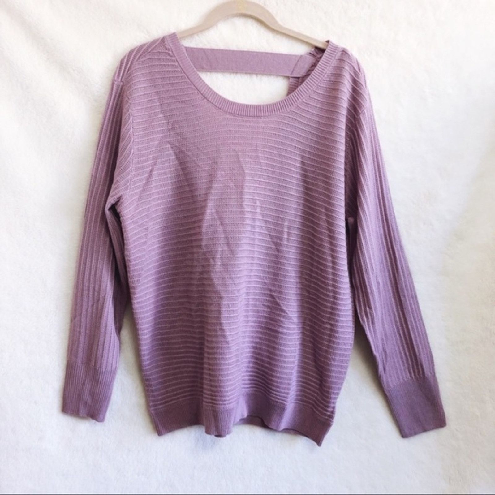 Other New York & Company Violet Semi Open Back Sweater Size S / US 4 / IT 40 - 1 Thumbnail