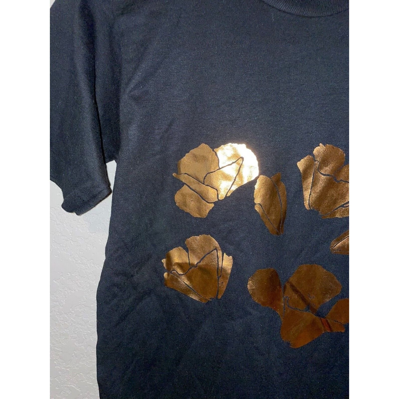 Jerzees Vintage Flower Gold Rose Pedal Spring Graphic S Black Shirt Size US S / EU 44-46 / 1 - 2 Thumbnail