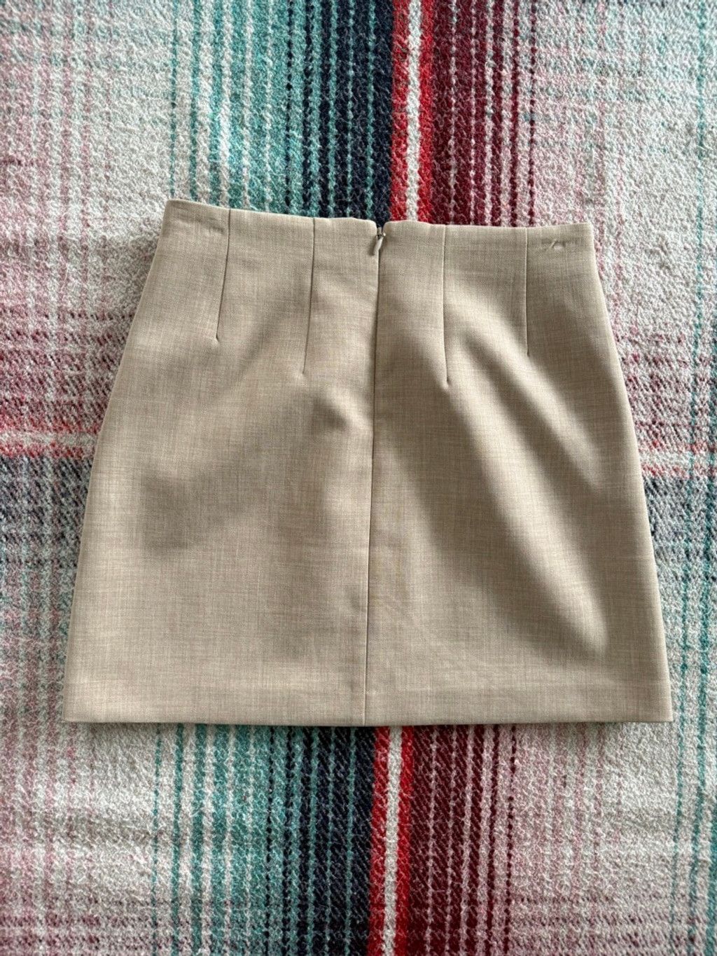 Aritzia Women's Babaton Aritzia Beige Mini Skirt Size 2 Size 26" / US 2 / IT 38 - 3 Thumbnail