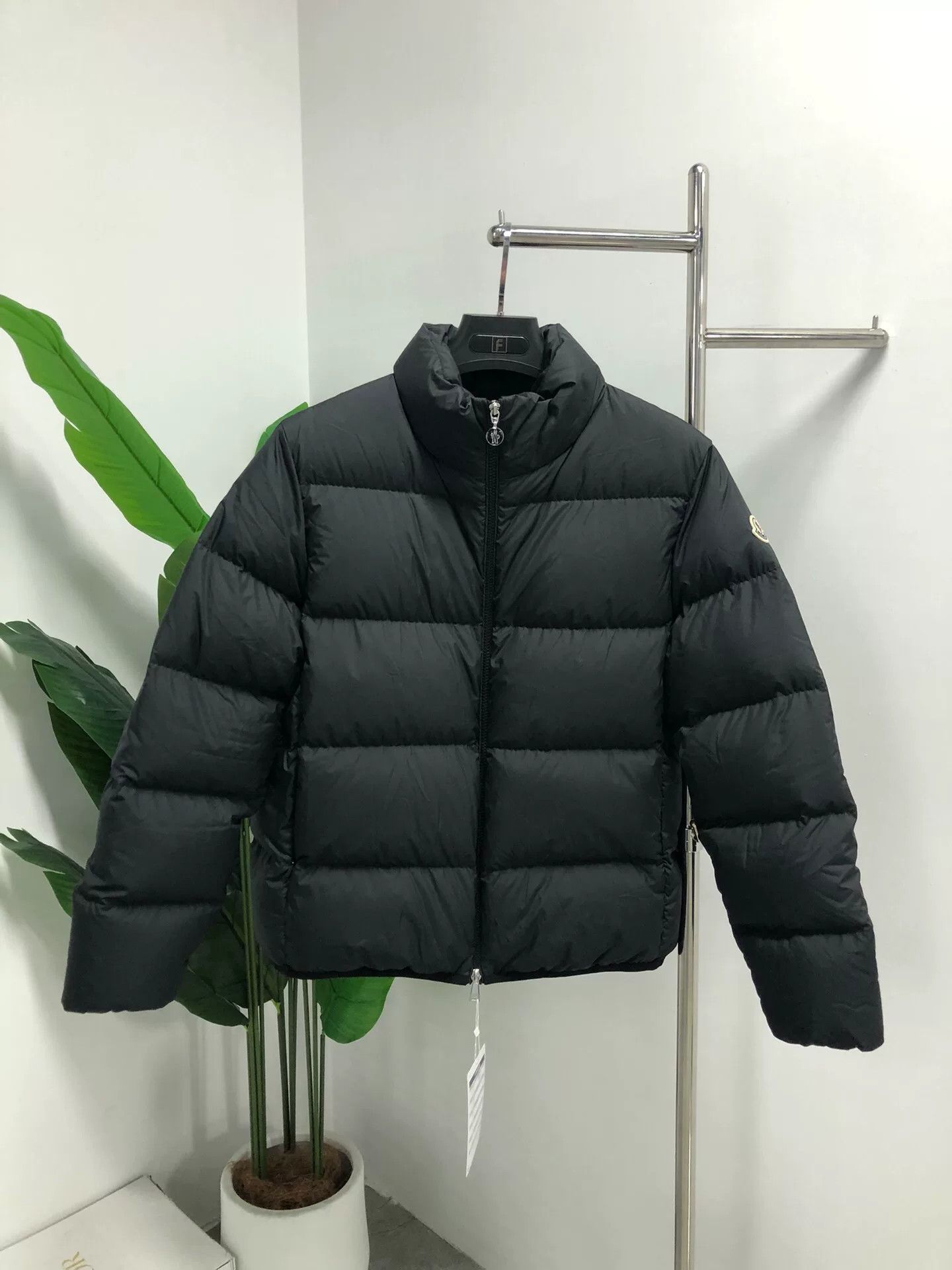 Moncler moncler abbadi black puffer jacket size 4 Size US L / EU 52-54 / 3 - 1 Thumbnail
