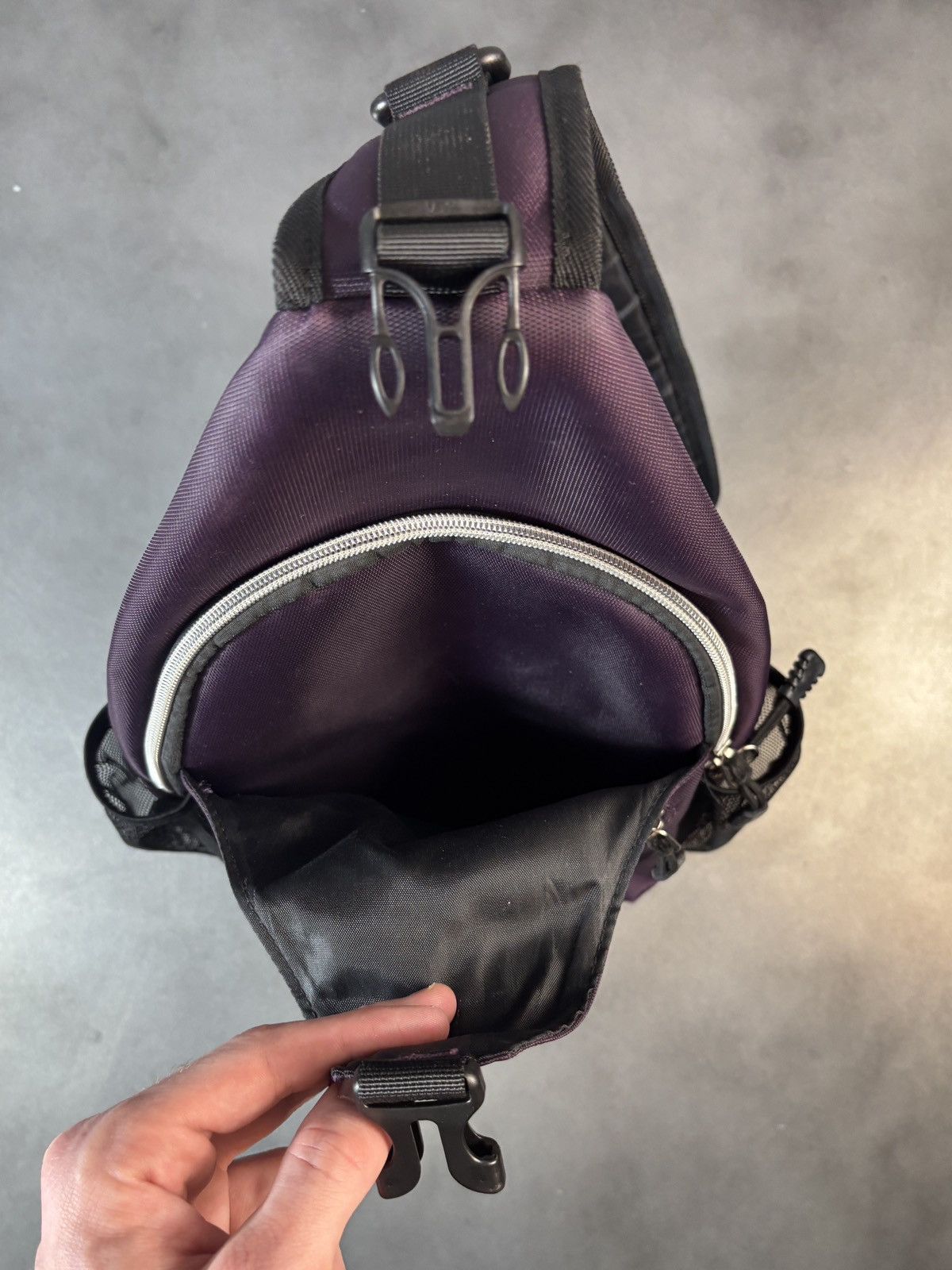 Vintage 2000s Vintage Nylon Crossbody Messenger Plum Purple Prada Size ONE SIZE - 7 Thumbnail