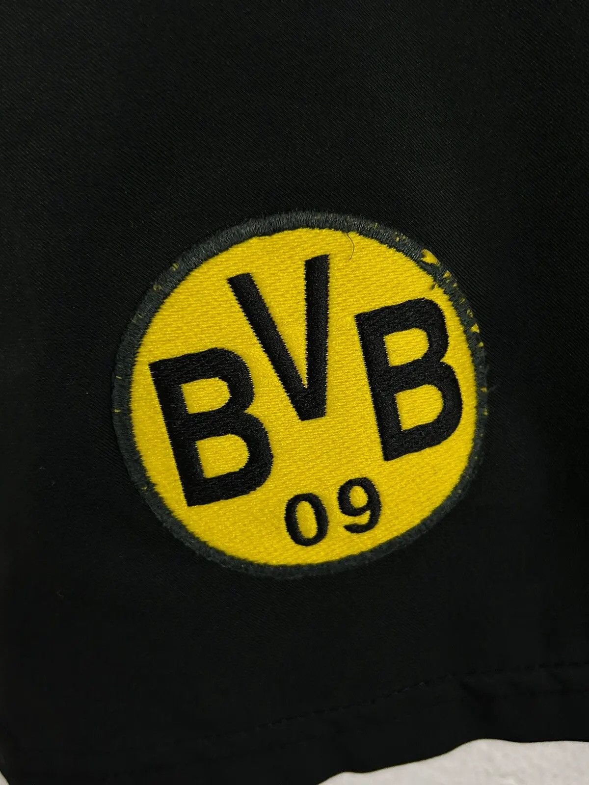 Nike 00s Vintage Nike Borussia Dortmund BVB 2004/05 Away Shorts Size US 36 / EU 52 - 4 Thumbnail