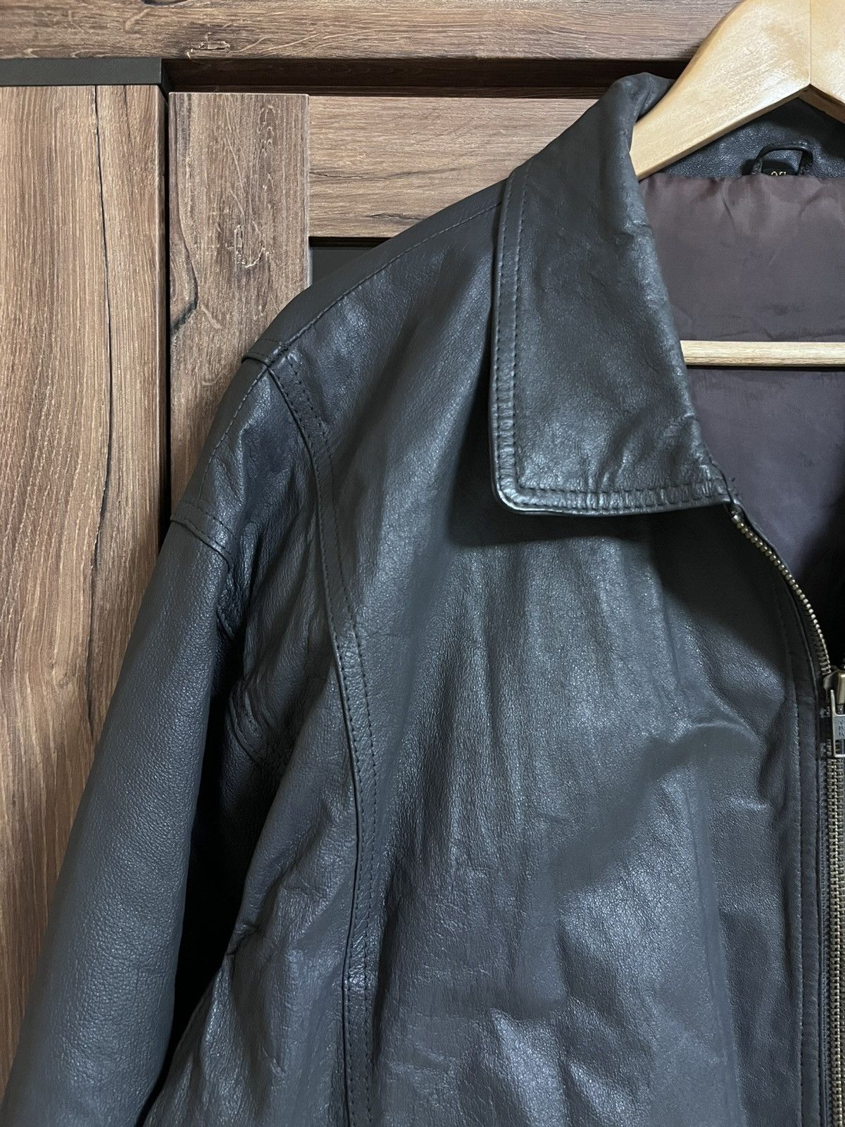 Vintage Vintage Leather Bomber Jacket MA-1 Style Purple Plum Size US L / EU 52-54 / 3 - 2 Thumbnail