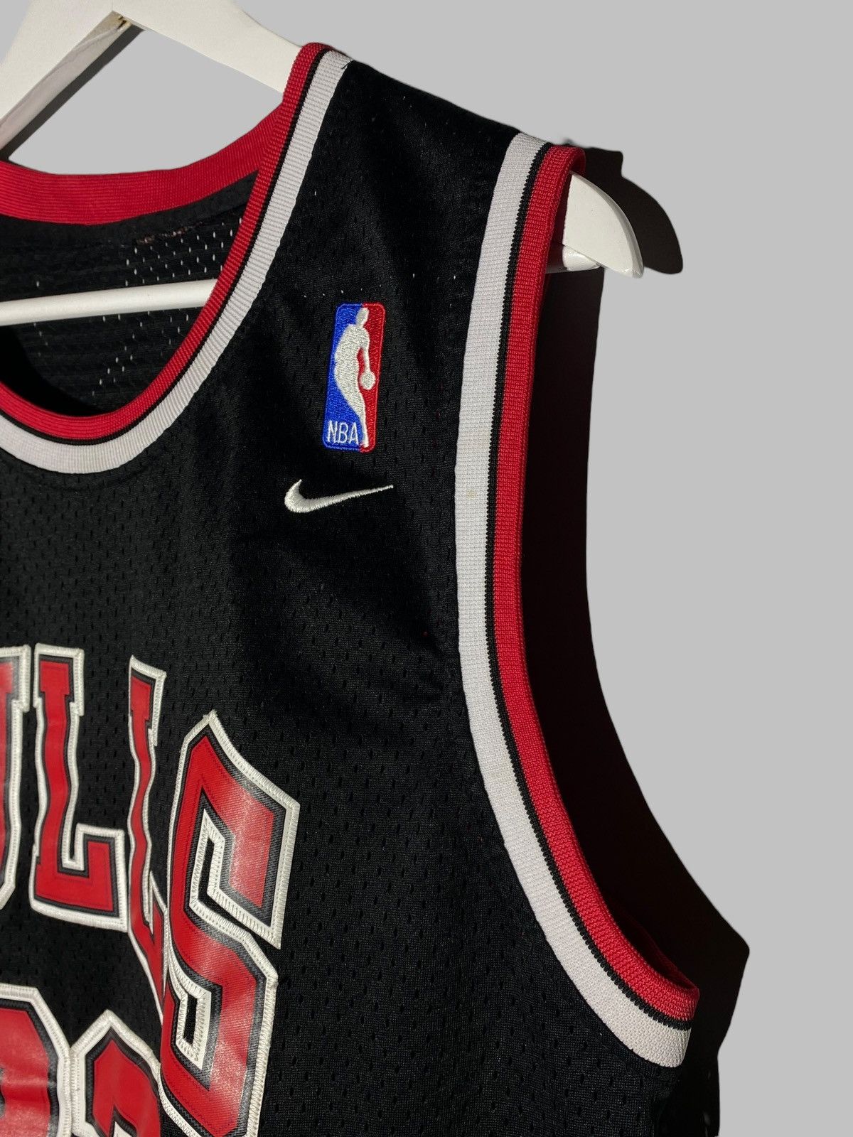 NBA × Nike × Vintage 🔥 VINTAGE 90s CHICAGO BULLS 23 JORDAN NBA BASKETBALL JERSEY🔥 Size US M / EU 48-50 / 2 - 12 Thumbnail