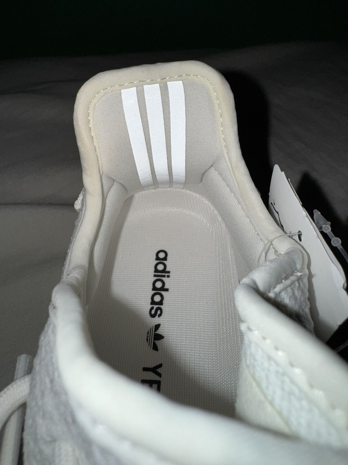Adidas Adidas Yeezy boost 350 v2 cream 2017 Size US 8.5 / EU 41-42 - 7 Thumbnail