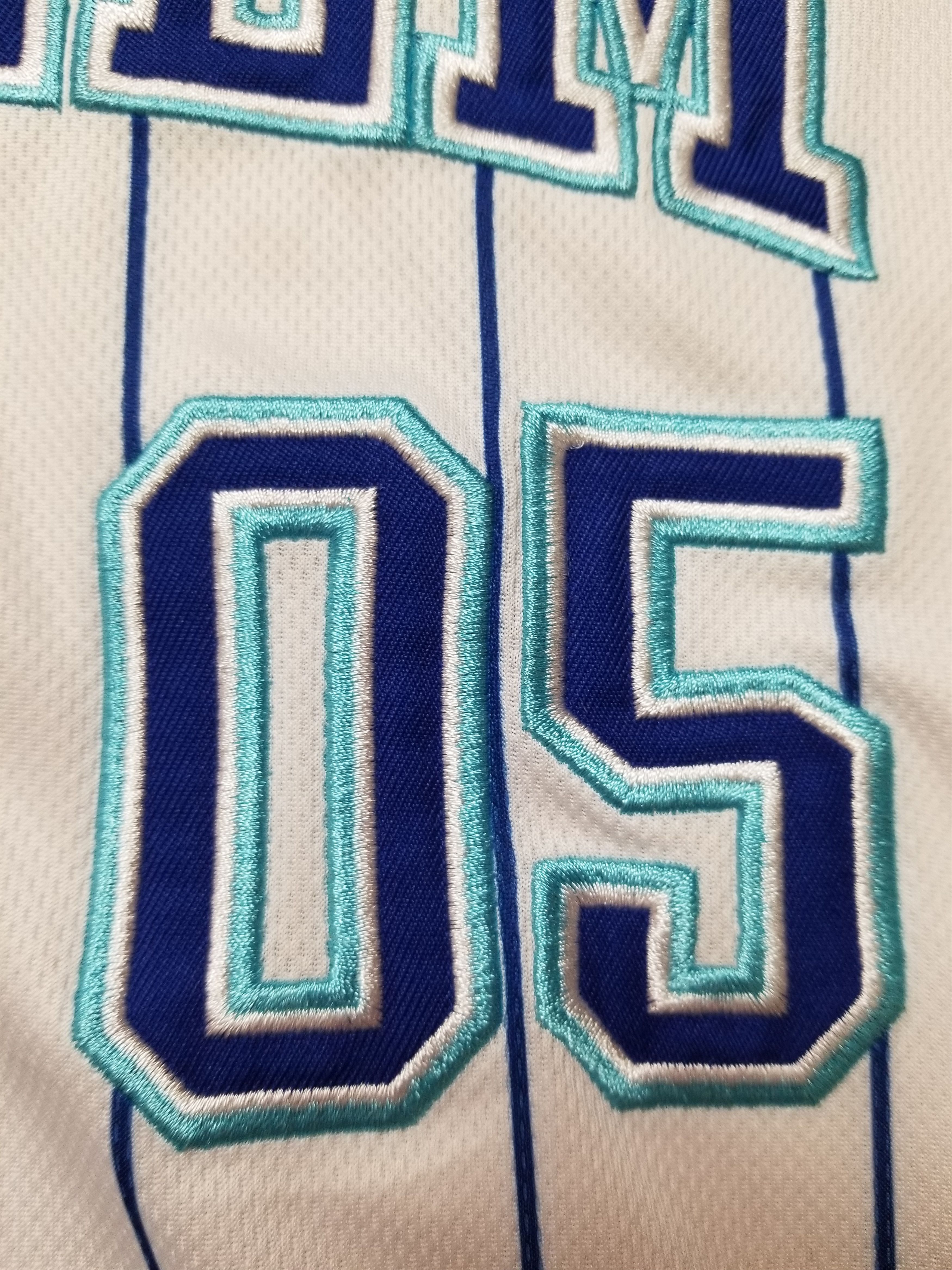 Fubu Vintage Fubu Harlem Y2K Rare White Pinstripe jersey Size US L / EU 52-54 / 3 - 11 Thumbnail