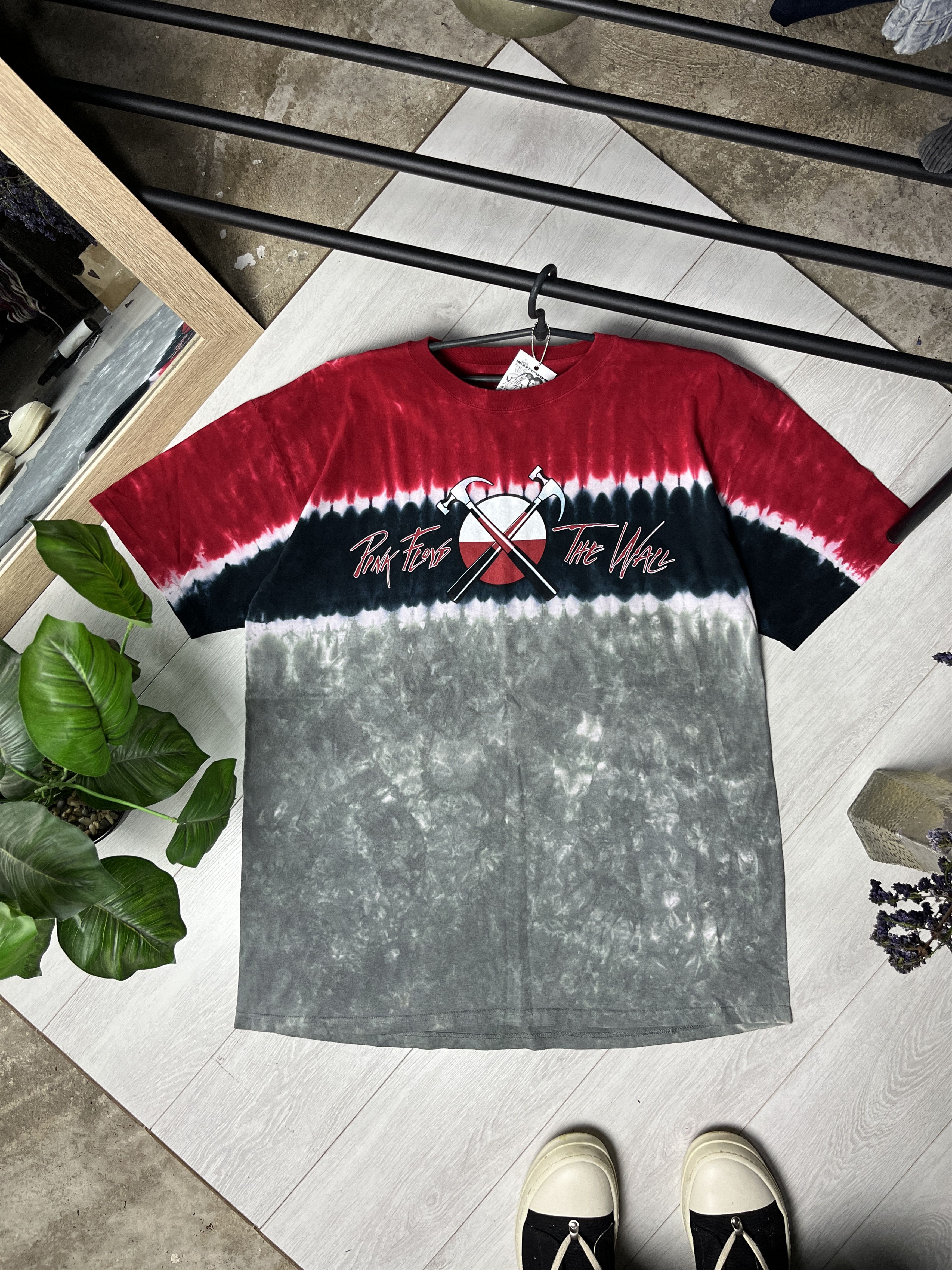 Vintage 2000s PINK FLOYD "THE WALL" TIE DYE TEE - № 918 Size US XL / EU 56 / 4 - 1 Thumbnail