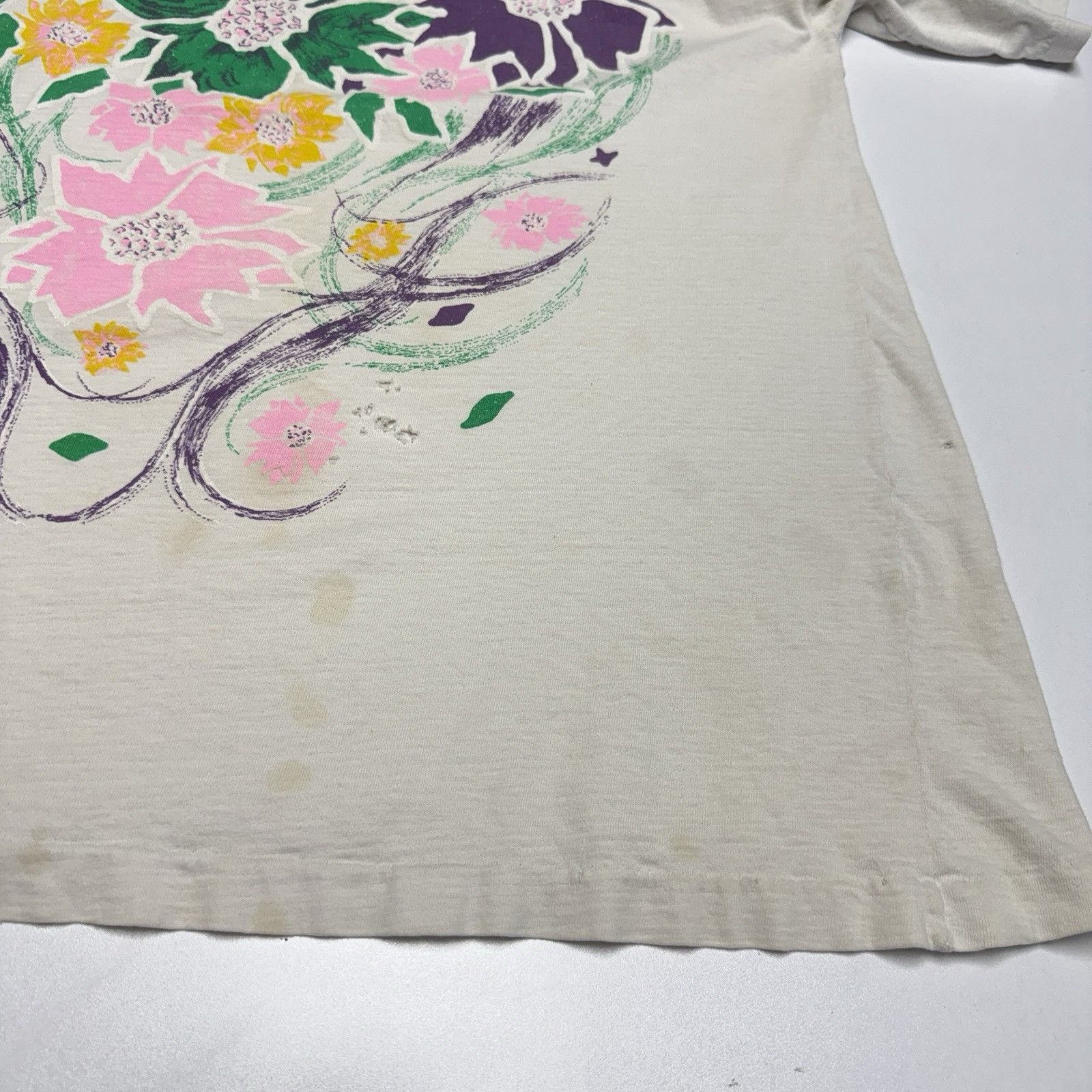 Vintage Vintage 90s Flower Art T Shirt White Single Stitch Size L Size US L / EU 52-54 / 3 - 9 Thumbnail