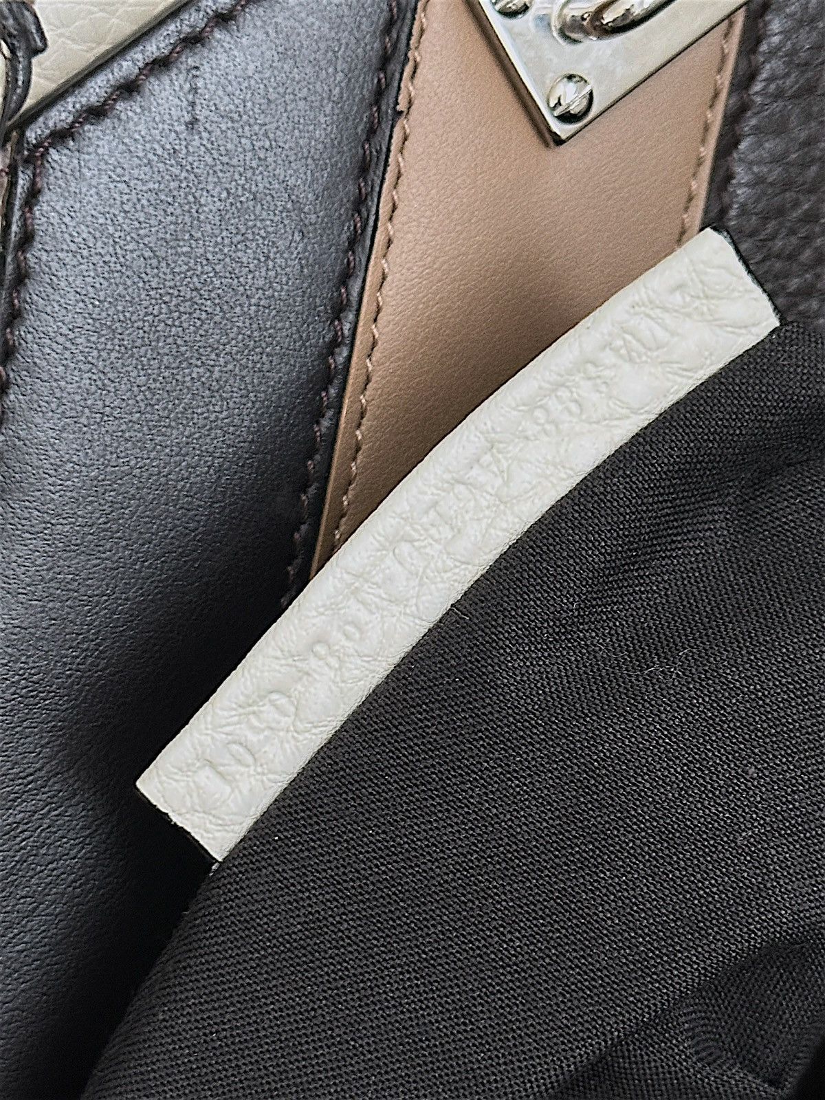 Fendi Fendi FF Peekaboo, Retail $6959 Size ONE SIZE - 16 Thumbnail