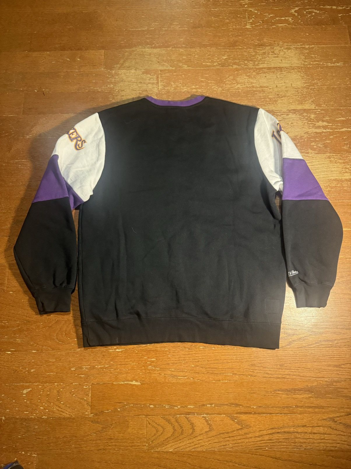 Mitchell & Ness Mitchell and Ness Los Angeles Lakers Crewneck Size US L / EU 52-54 / 3 - 5 Thumbnail