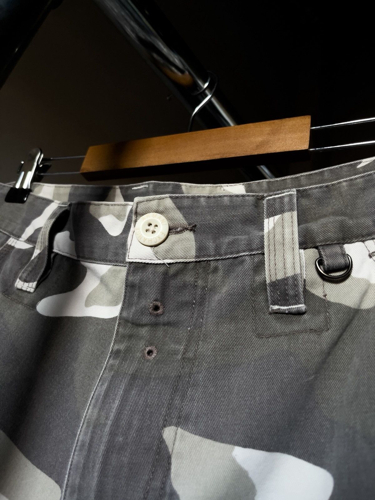 Armani Exchange Armani Exchange Camo Military Cargo Shorts Size US 32 / EU 48 - 2 Thumbnail