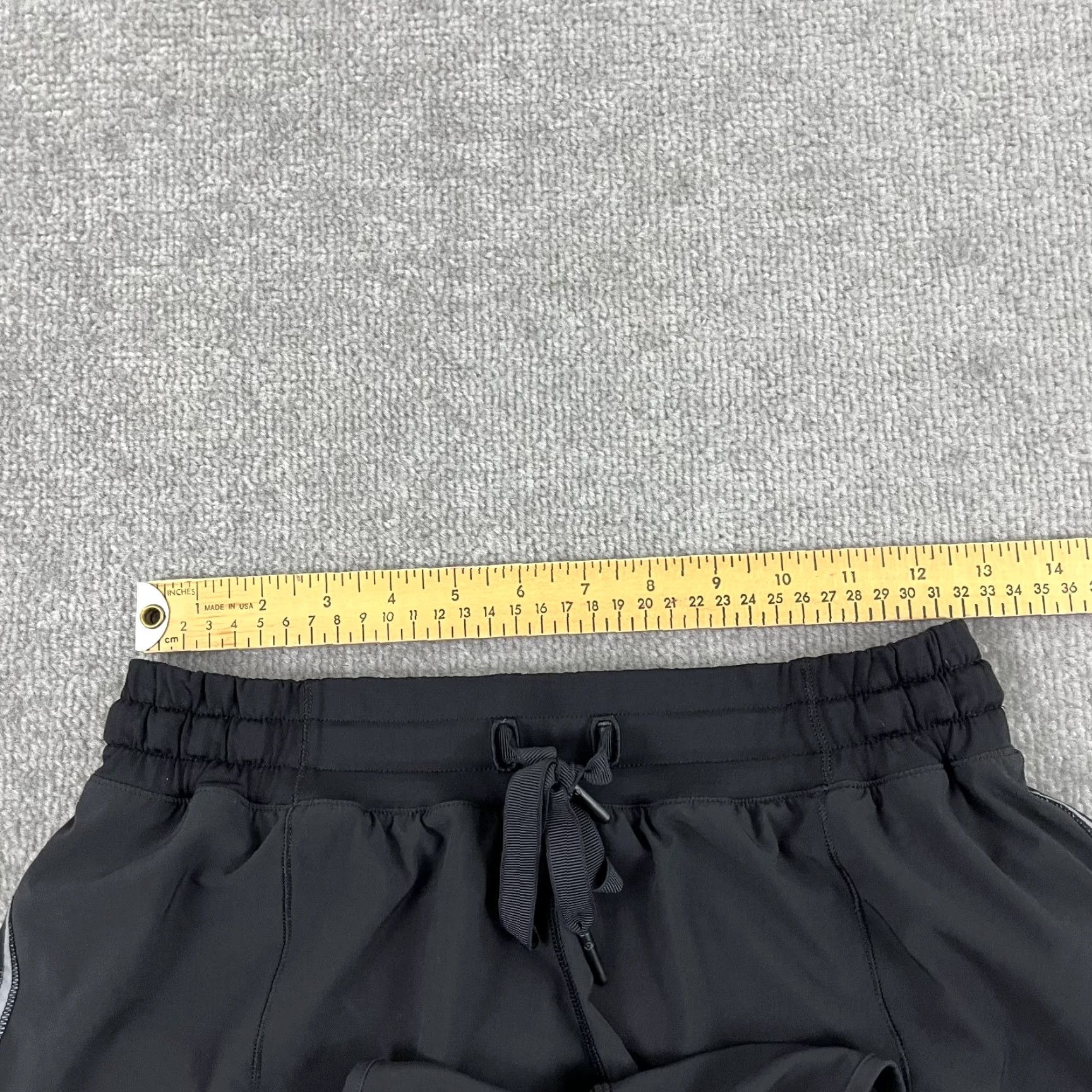 Lululemon VINTAGE Lululemon Hotty Hot Shorts Long* Womens Size 6 / 4" Black Running W7ACQT Size 28" / US 6 / IT 42 - 5 Thumbnail