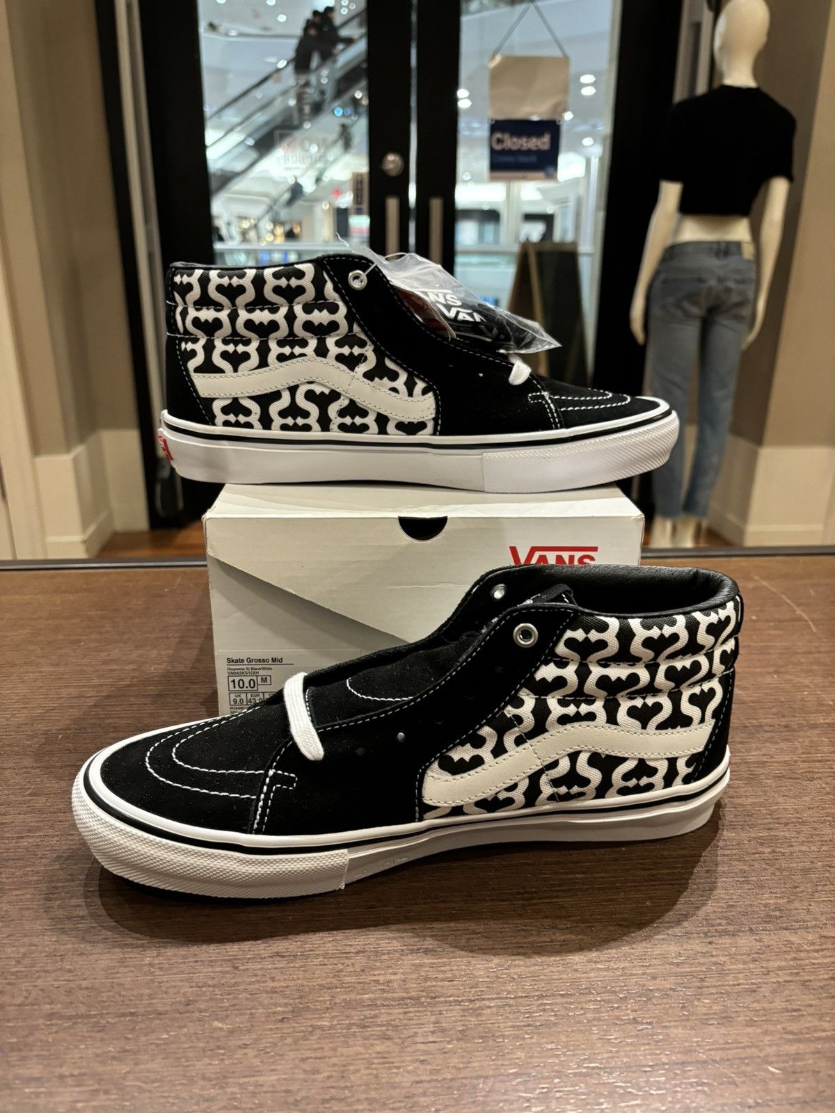 Supreme × Vans Supreme Vans Monogram Size US 10 / EU 43 - 2 Thumbnail