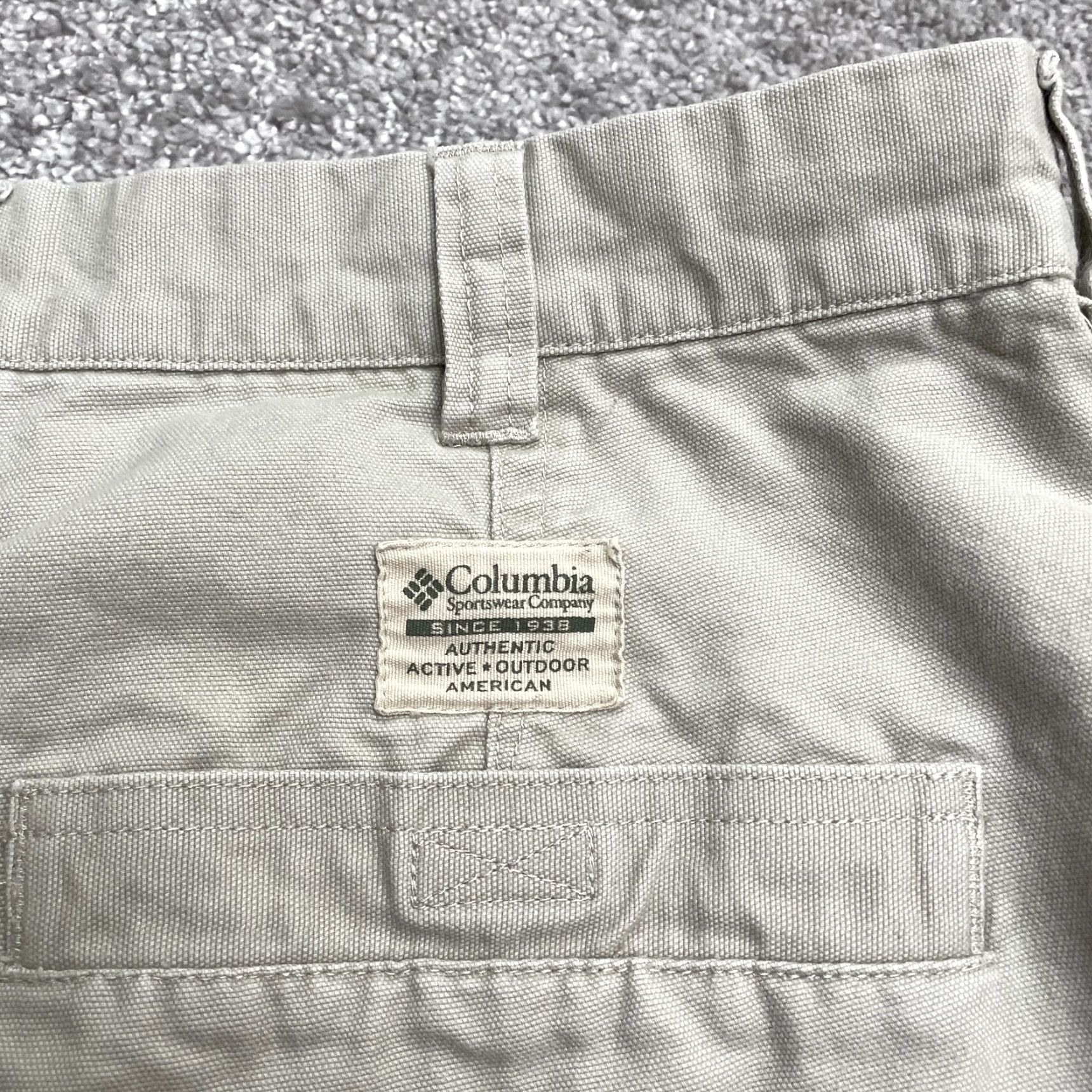 Vintage Columbia Chino Shorts Mens 38 Beige Flat Front 10 Inseam Outdoor Casual Modern Regular Waist 37in Pocket Zipper Snap Button Canvas Cotton Size US 38 / EU 54 - 7 Thumbnail
