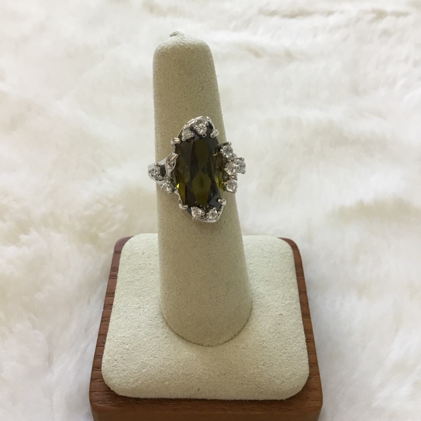 Other Elegant Sterling Silver Green Crystal Cocktail Ring Size ONE SIZE - 1 Thumbnail